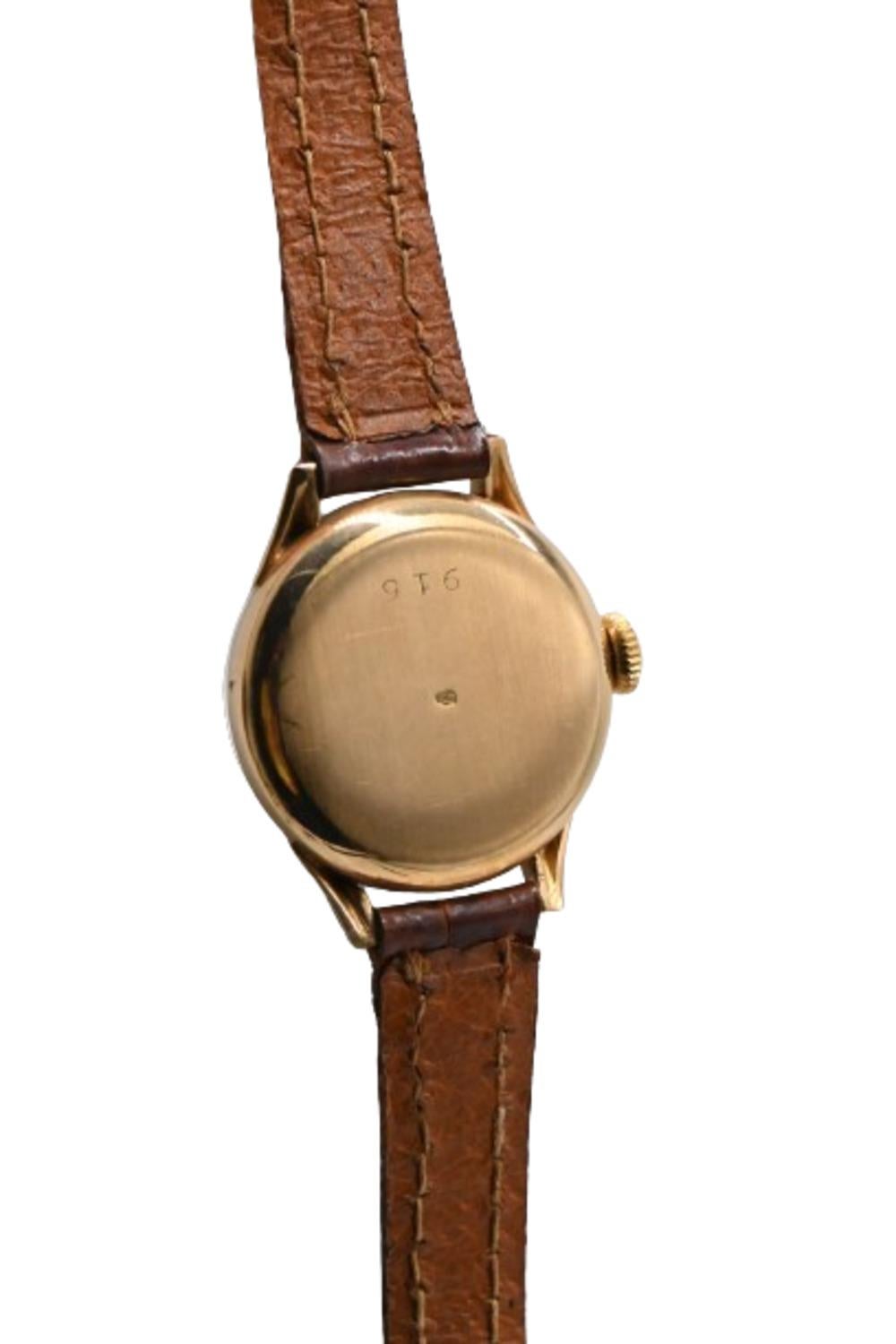 Petite montre vintage pour femme signée Kody Pour femmes en vente