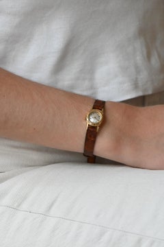 Small Vintage Women's Watch Signed Omega In 18 Carat Gold