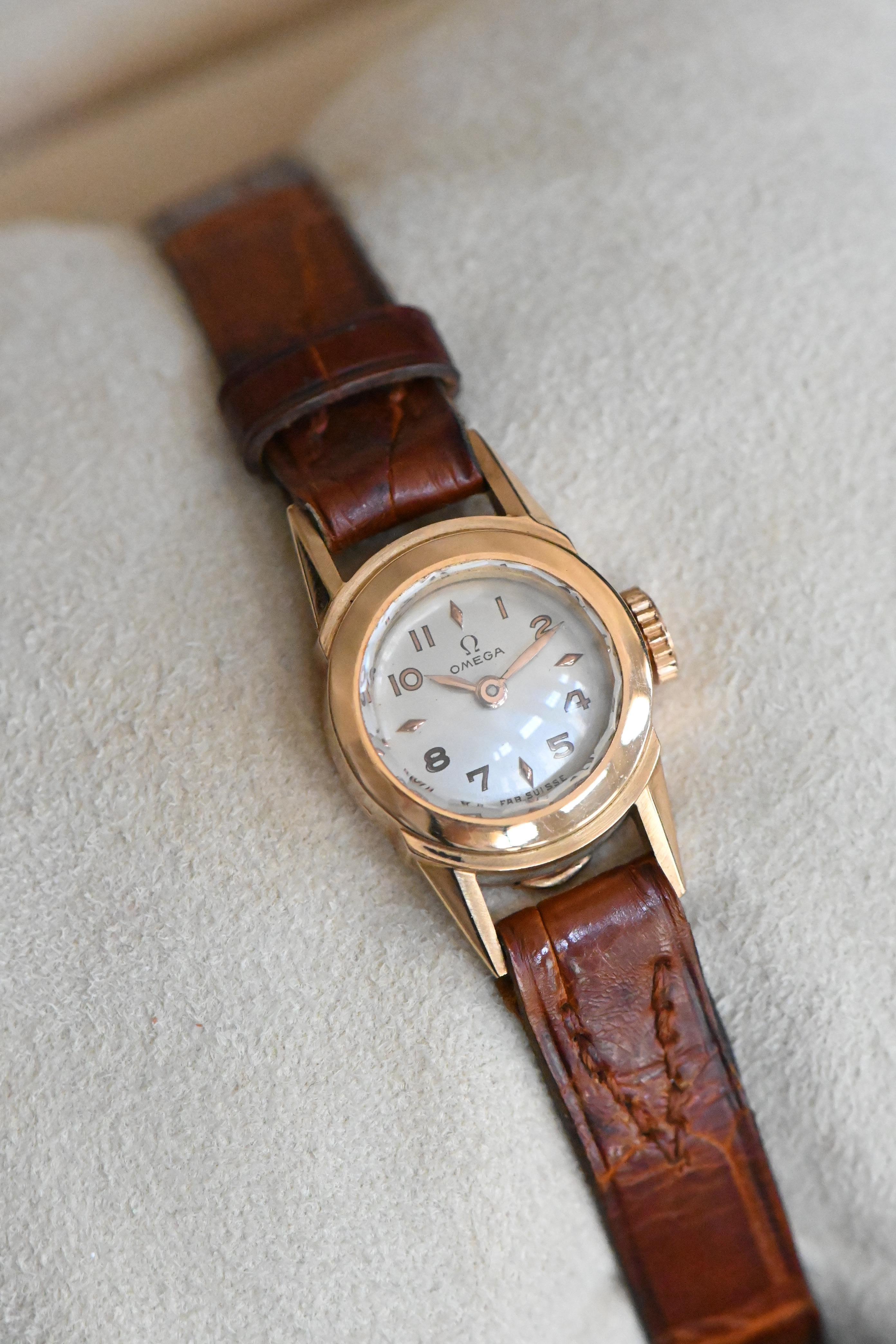 Piccolo orologio da donna vintage firmato Omega in oro 18 carati 2