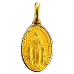 Vintage Small Virgin Mary Miraculous Medal 18K Yellow Gold Charm Pendant