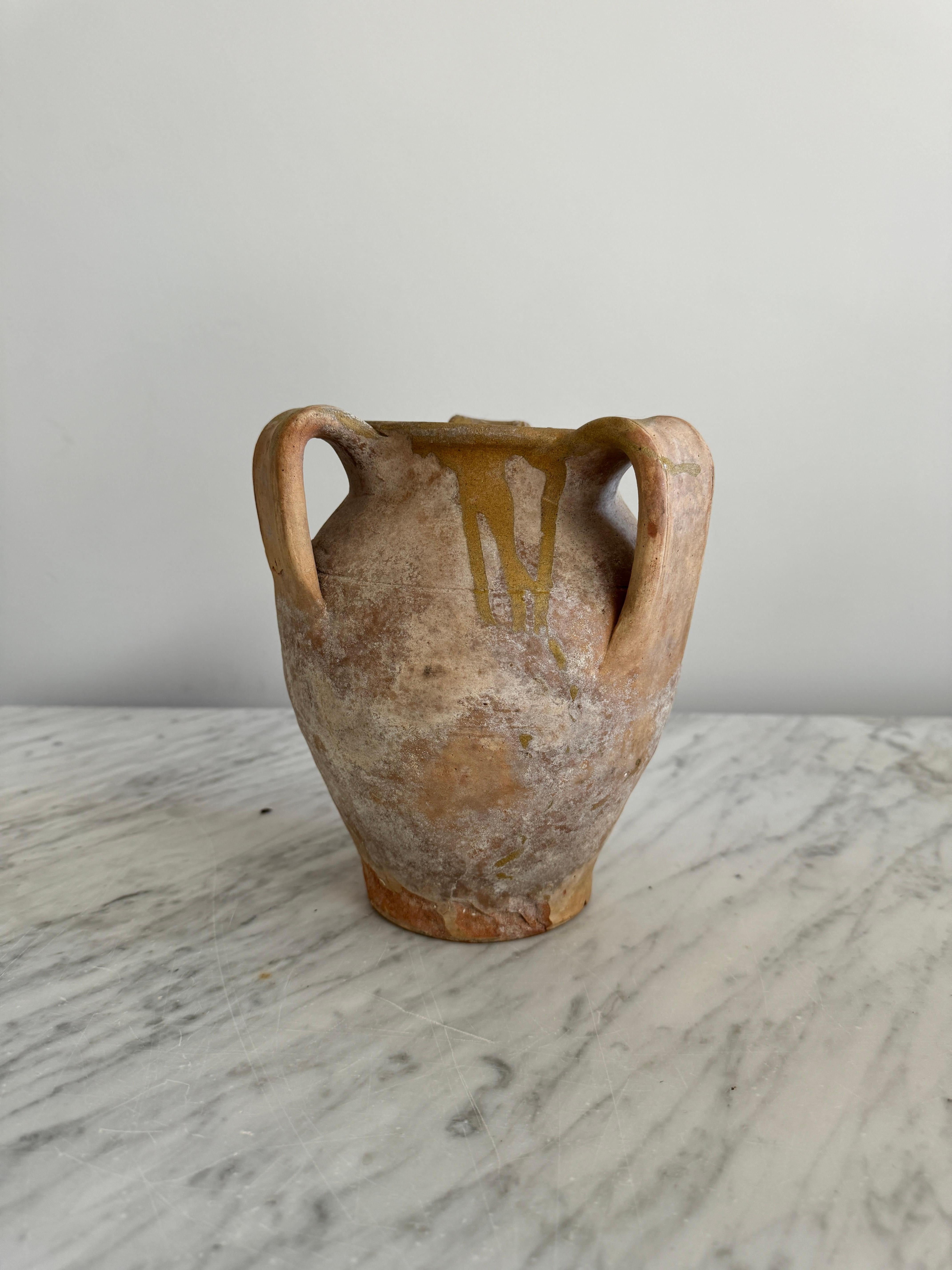 Petits pots calabrese à 3 anses avec goutte à goutte couleur olive en vente 1