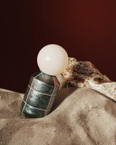 Piccola lampada moderna organica da parete in ceramica, illuminazione brutalista wabi sabi di metà secolo