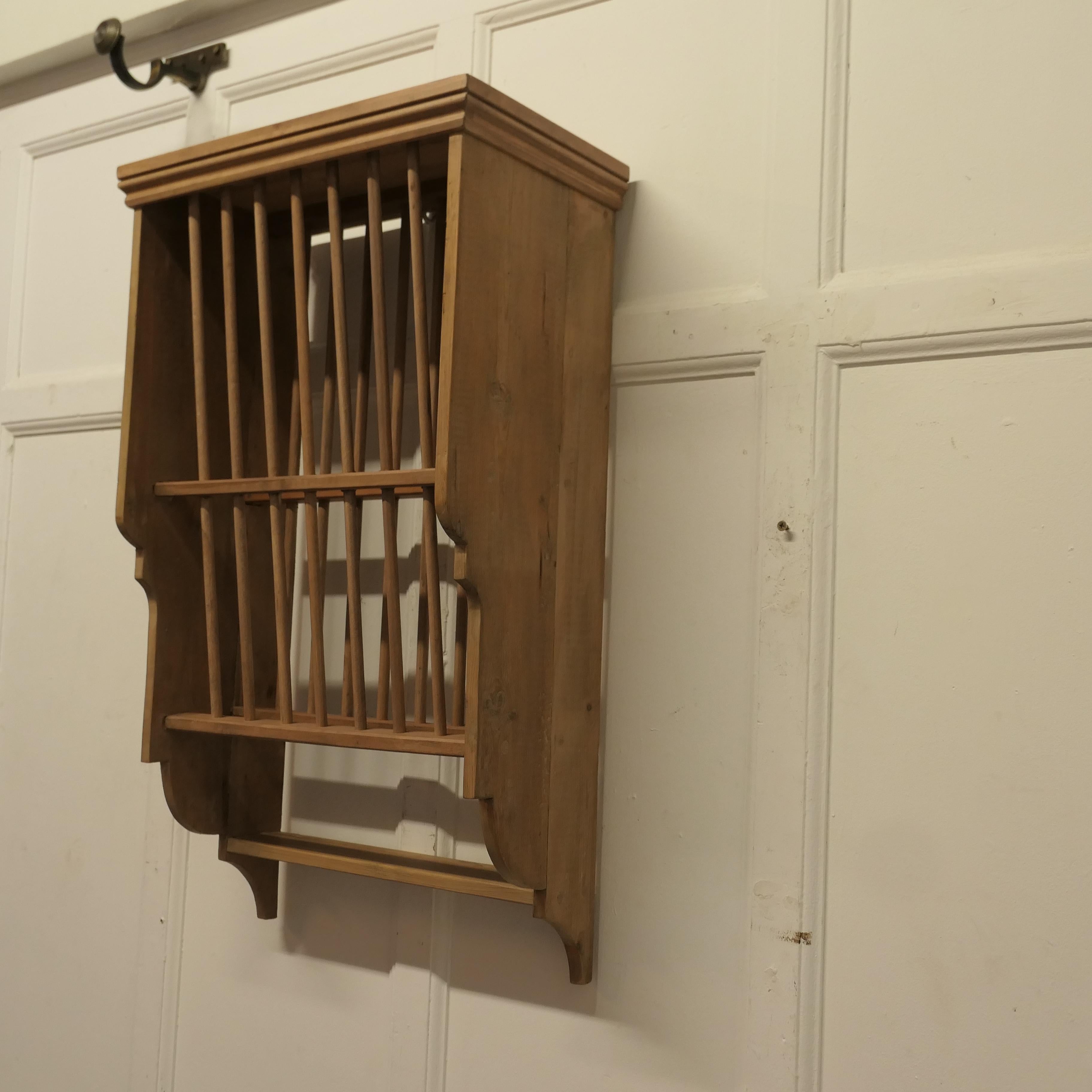 Country Small Wall Hanging Pine Plate Rack    