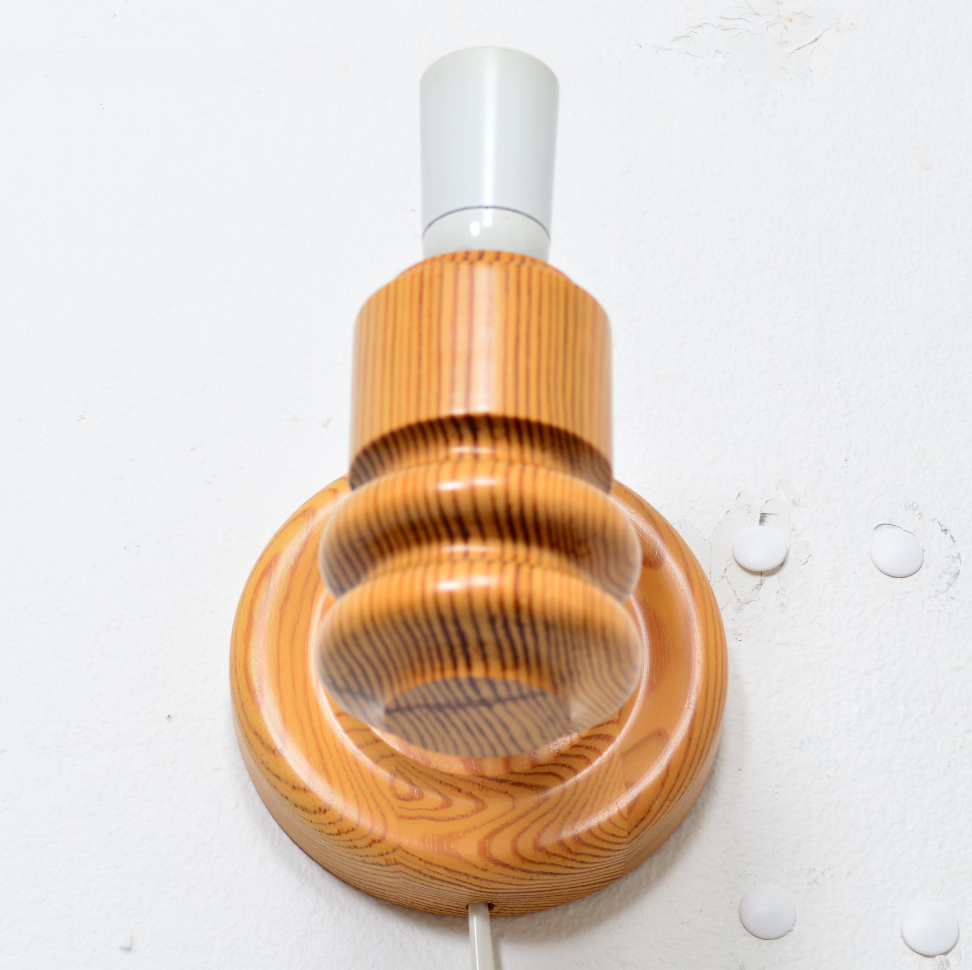 Fin du 20e siècle Petites lampes murales en pin avec Solbackens Svarveri, Suède, 1970 en vente