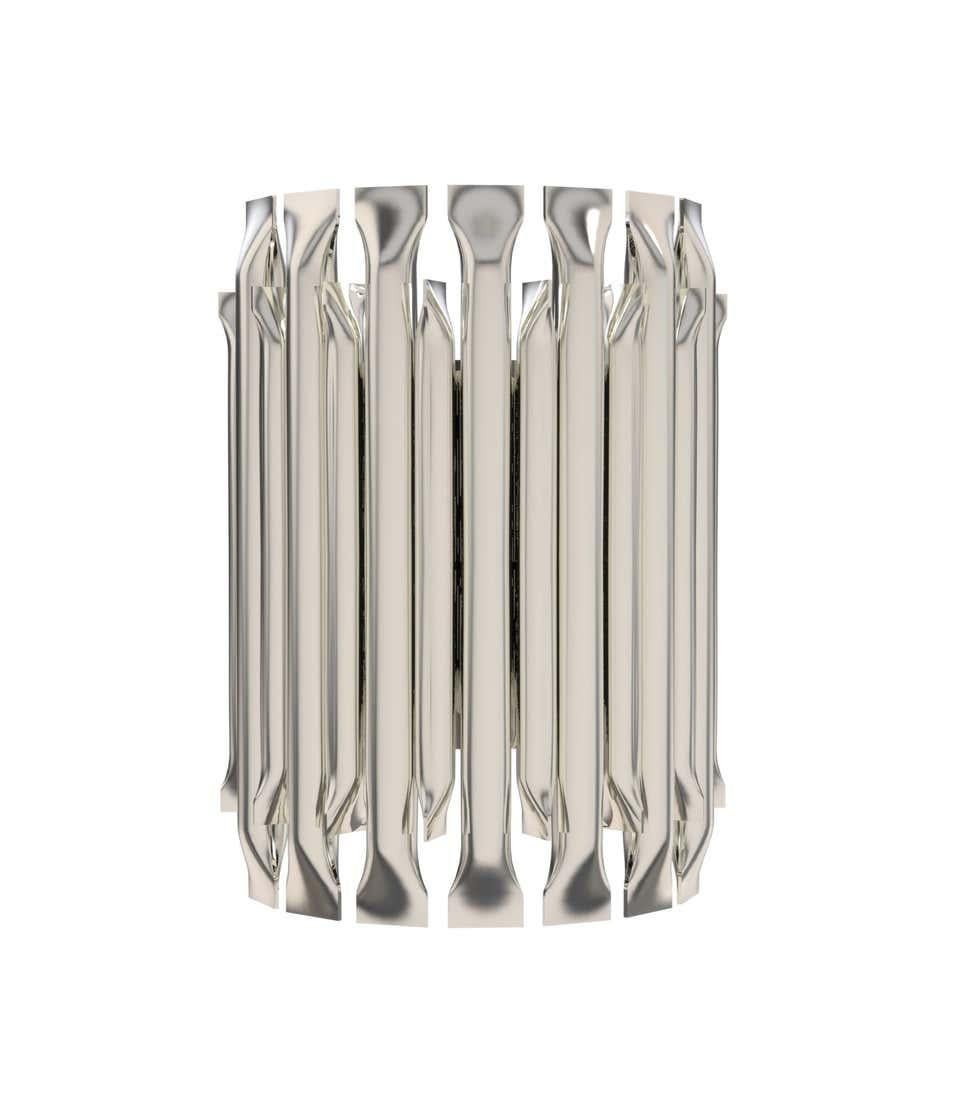 Europeo Piccola lampada da parete con finitura in ottone in vendita