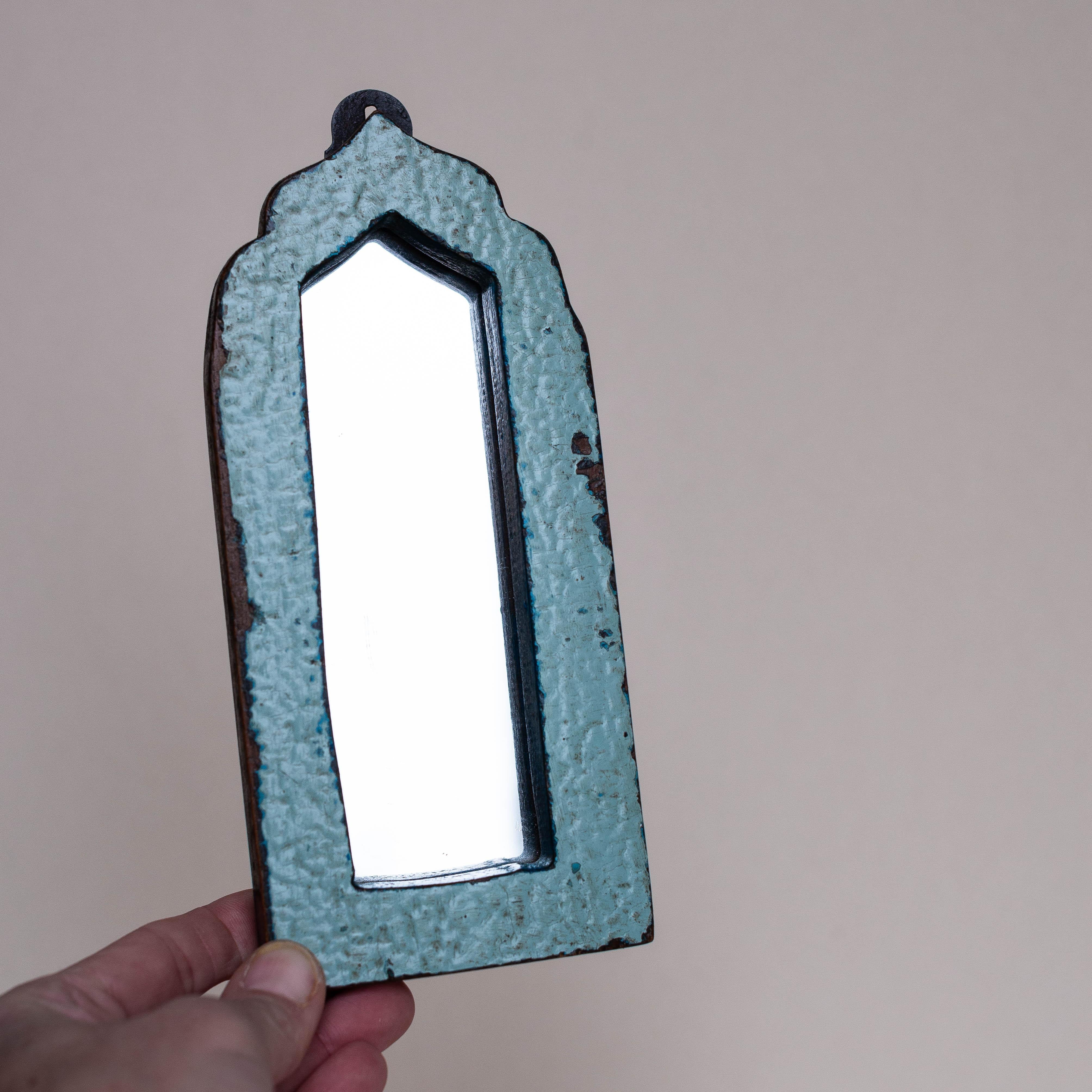 Petit miroir mural en Wood Wood récupéré - Peinture de couleur bleue - Inde 1970 en vente 2