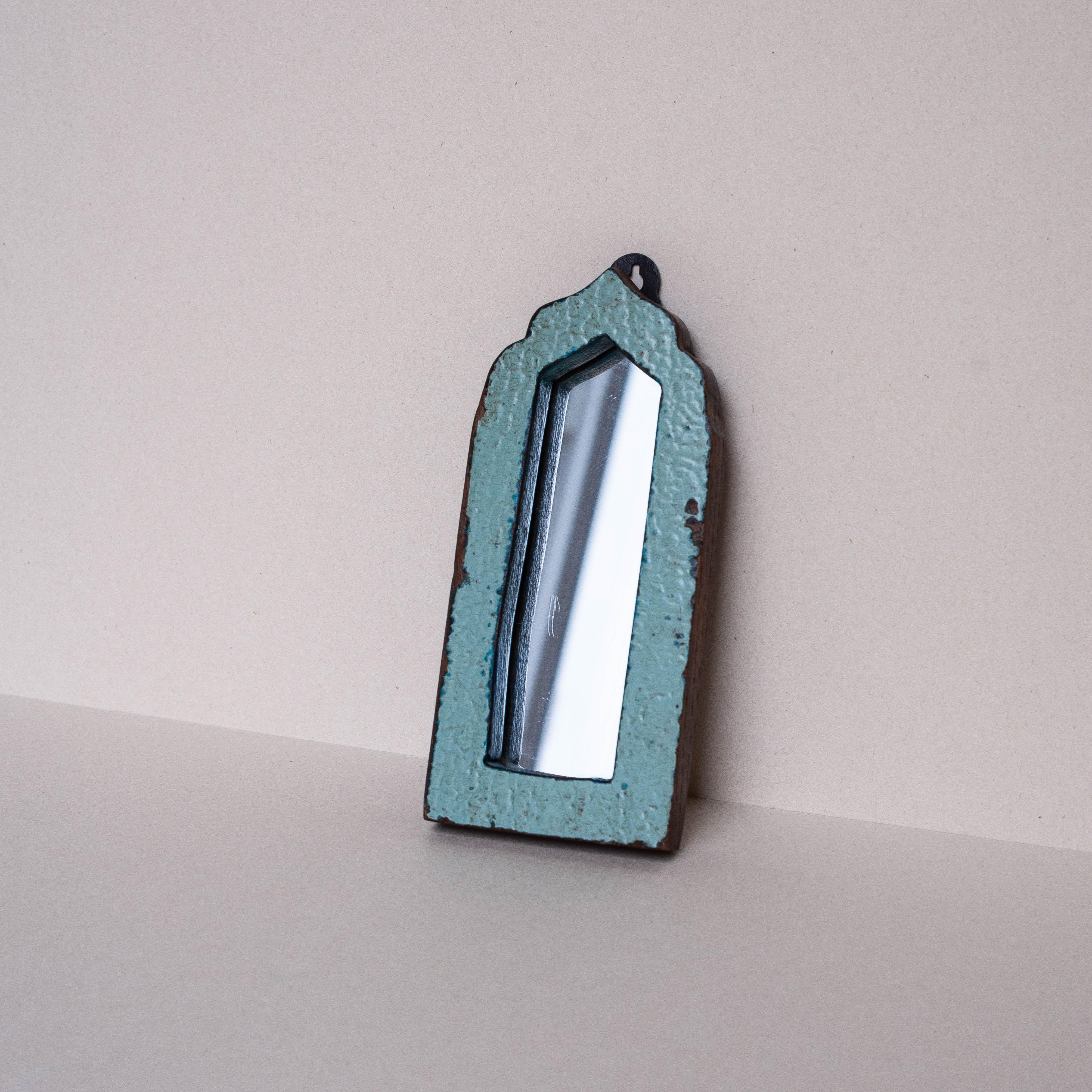 Indien Petit miroir mural en Wood Wood récupéré - Peinture de couleur bleue - Inde 1970 en vente