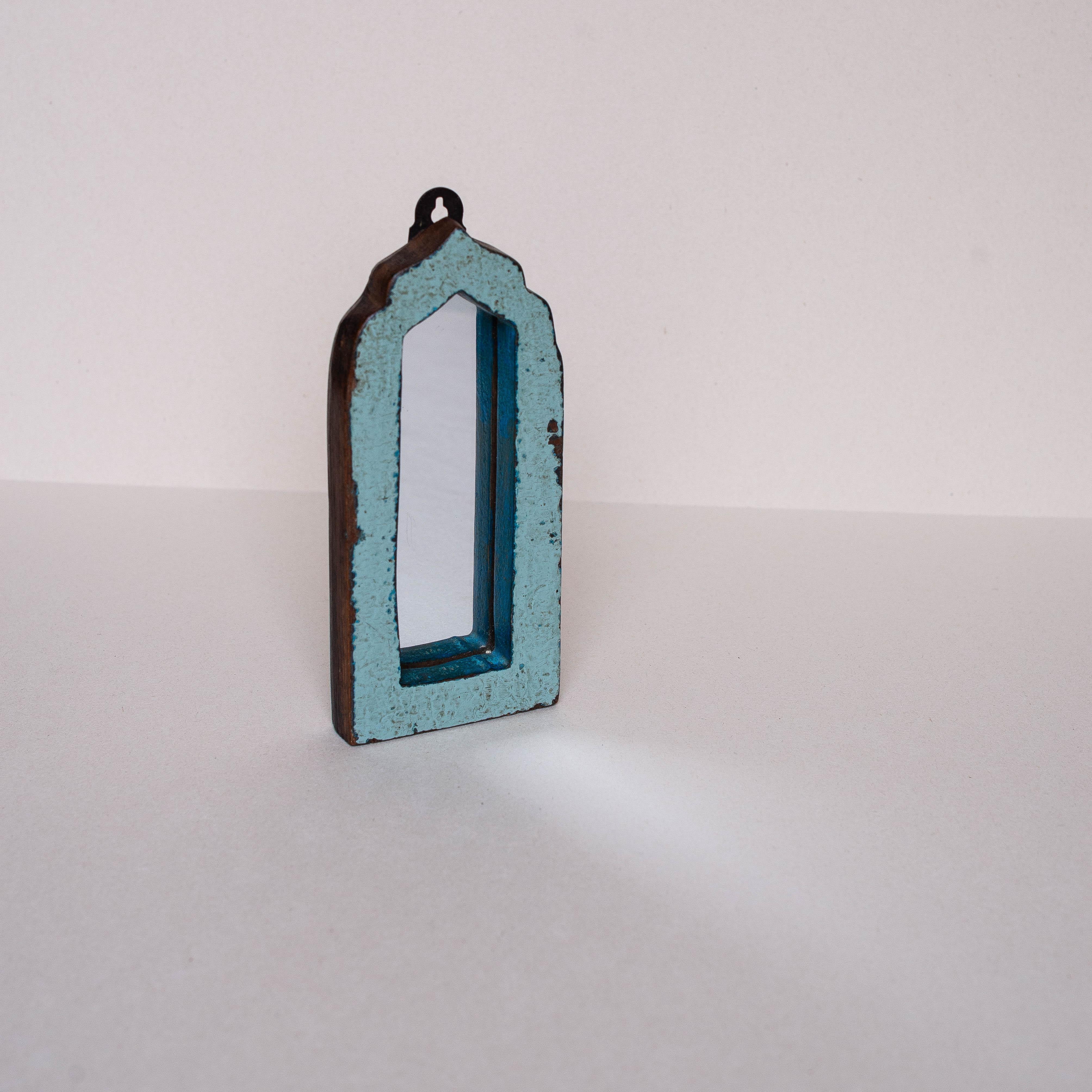 Petit miroir mural en Wood Wood récupéré - Peinture de couleur bleue - Inde 1970 Bon état - En vente à ROUEN, Normandie