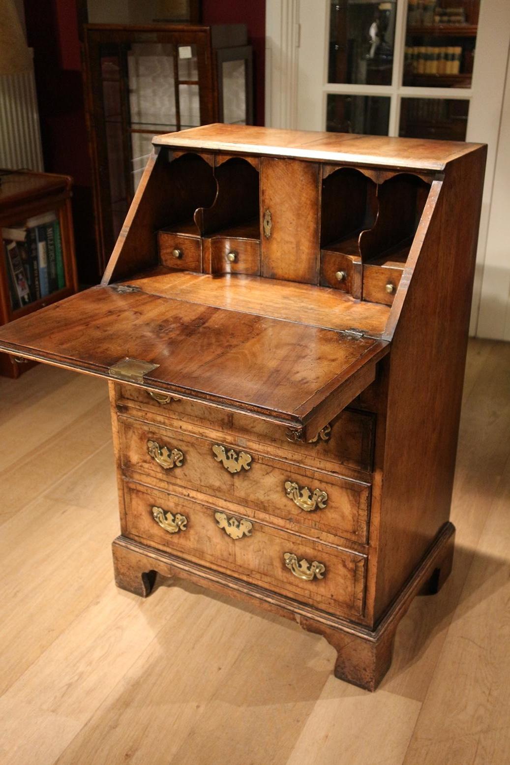 Small walnut bureau in good and original condition. Beautifully patina. Entirely in good condition.
Origin: England
Period: Approx. 1900
Size: Br. 61cm, H. 98cm, D. 45 / 75cm.