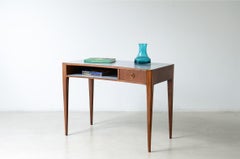 Small walnut centerpiece desk in the Ponti style with a curved front