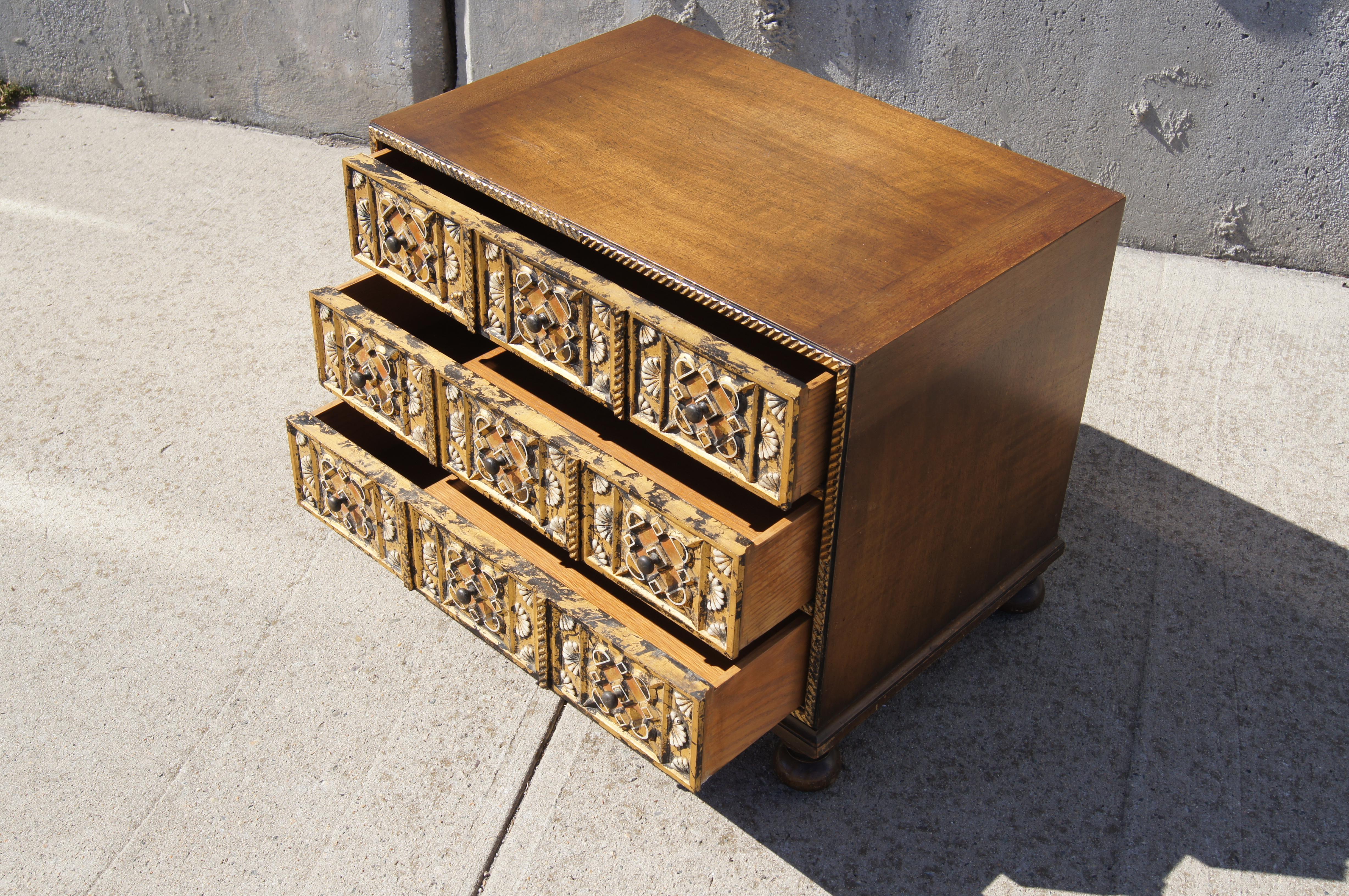Small Walnut Chest of Drawers by William A. Berkey Furniture for Widdicomb In Good Condition For Sale In Dorchester, MA
