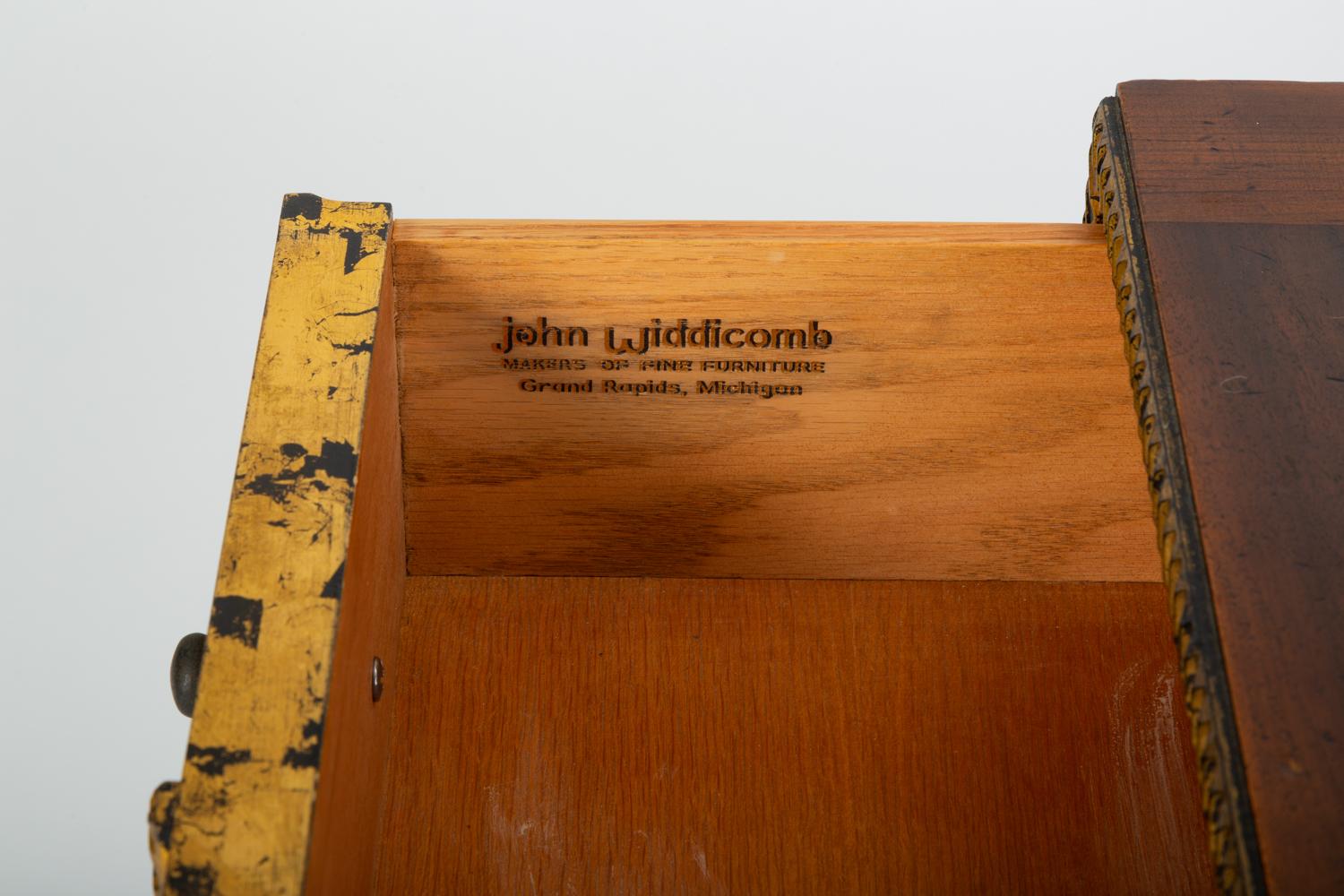 Kleine Kommode aus Nussbaumholz im Stil der spanischen Wiedergeburt von John Widdicomb 7