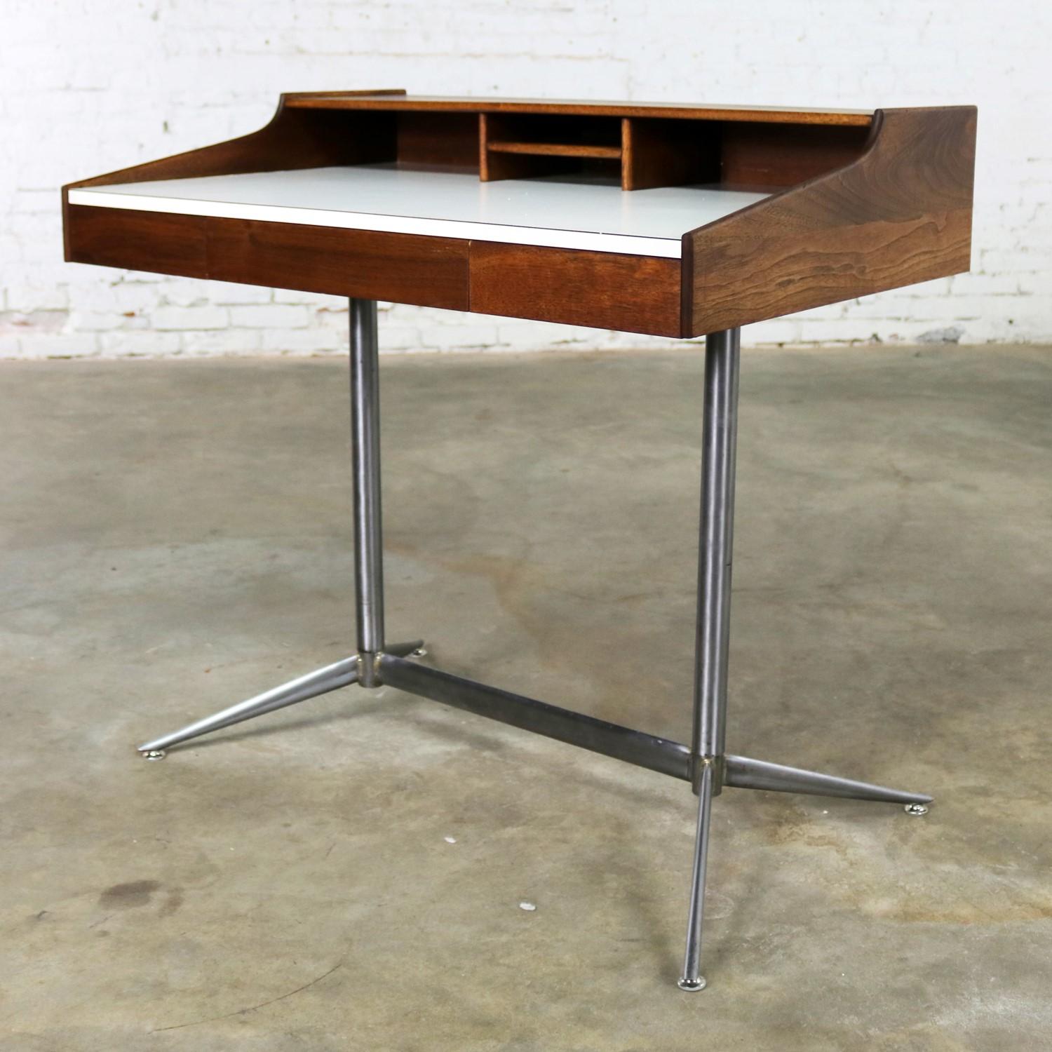 American Small Walnut Mid-Century Modern Writing Desk in the Style of George Nelson