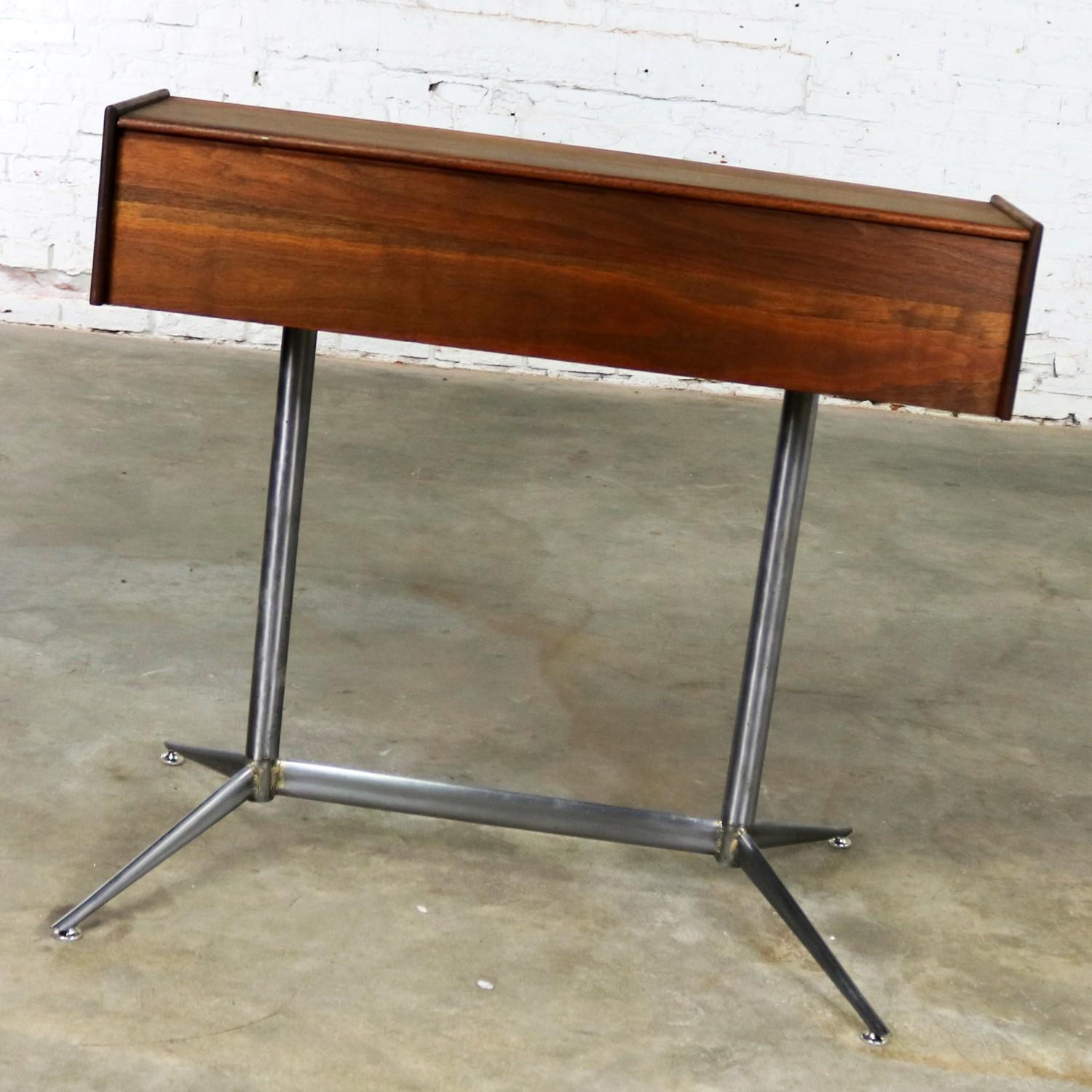Steel Small Walnut Mid-Century Modern Writing Desk in the Style of George Nelson