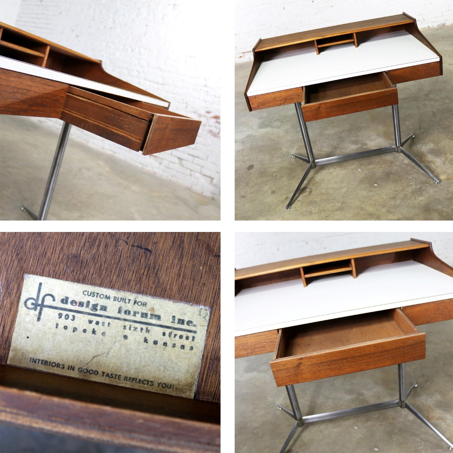 Small Walnut Mid-Century Modern Writing Desk in the Style of George Nelson 2