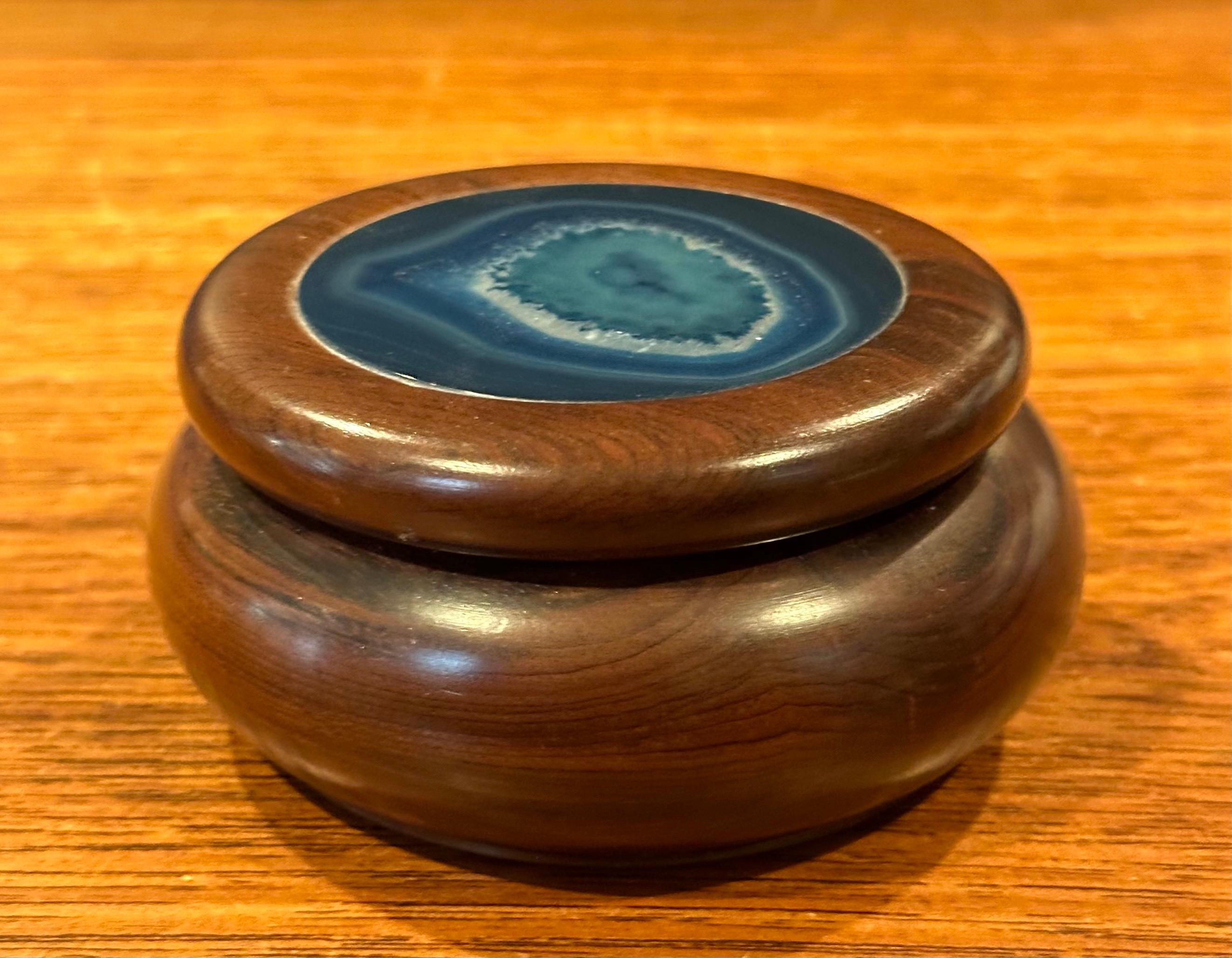Small Walnut Trinket Box with Agate Inlay Lid In Good Condition For Sale In San Diego, CA