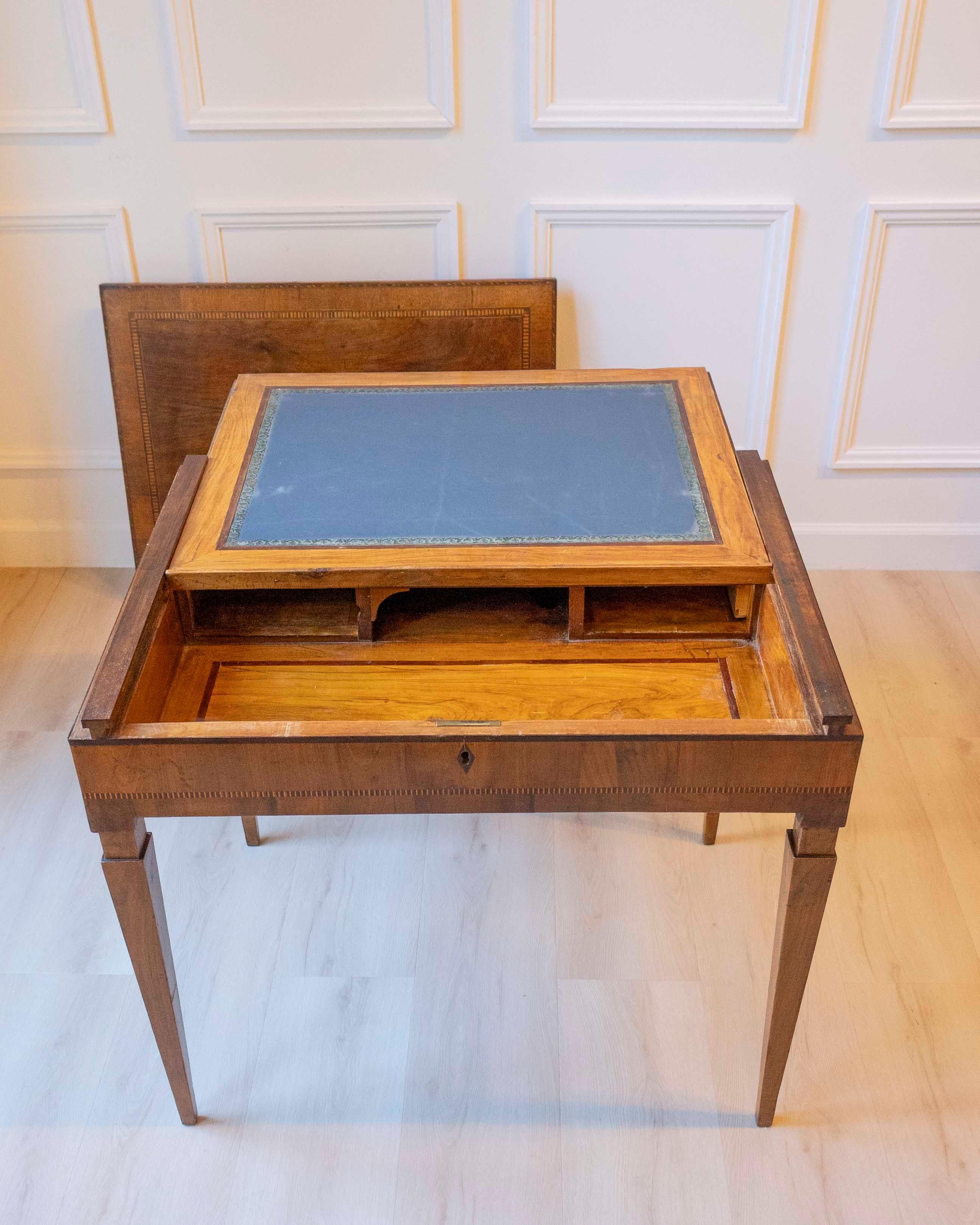 Small Walnut Veneered Desk Inlaid With Different Woods, Tuscany, Late 18th Centu For Sale 7