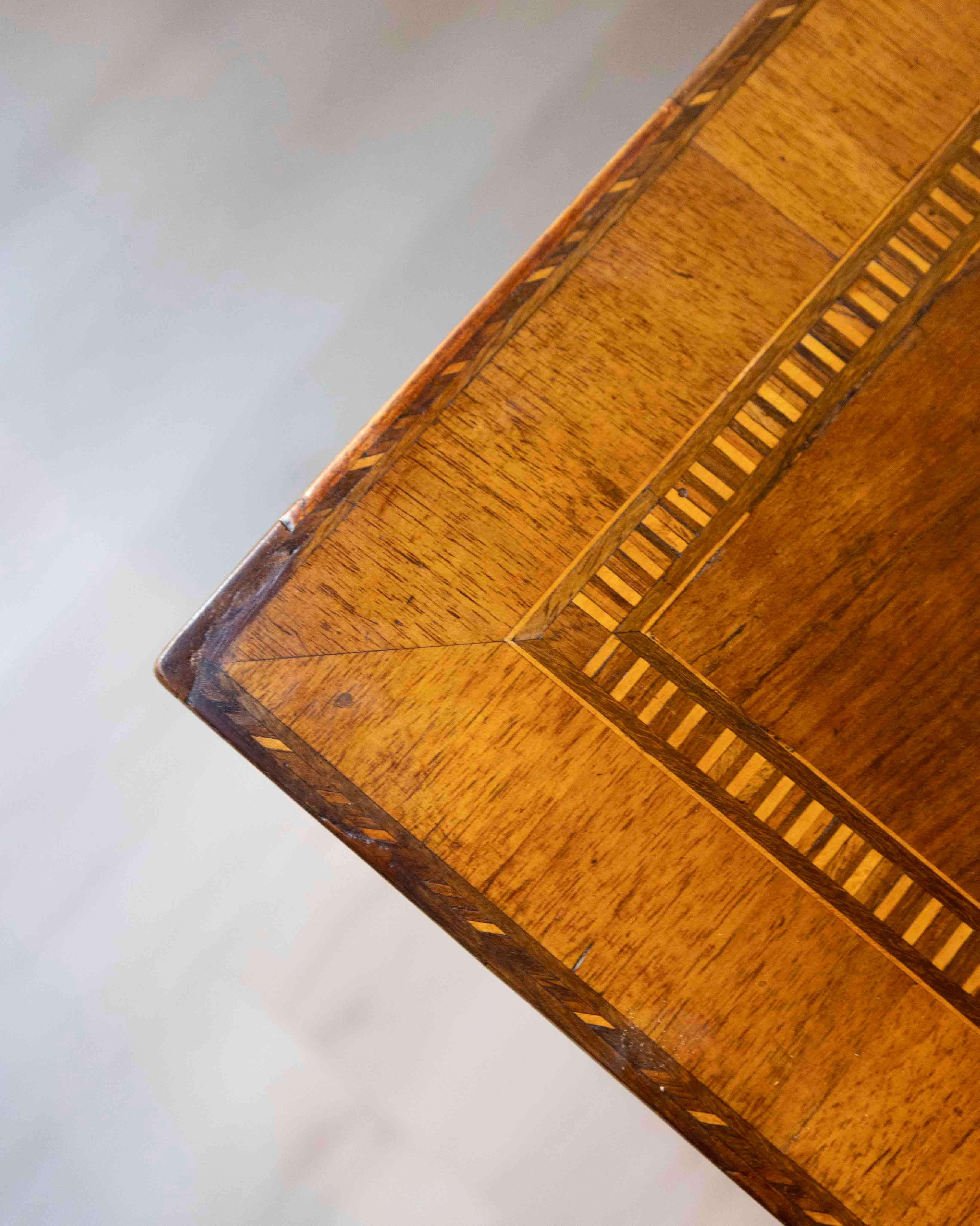 Small Walnut Veneered Desk Inlaid With Different Woods, Tuscany, Late 18th Centu For Sale 12