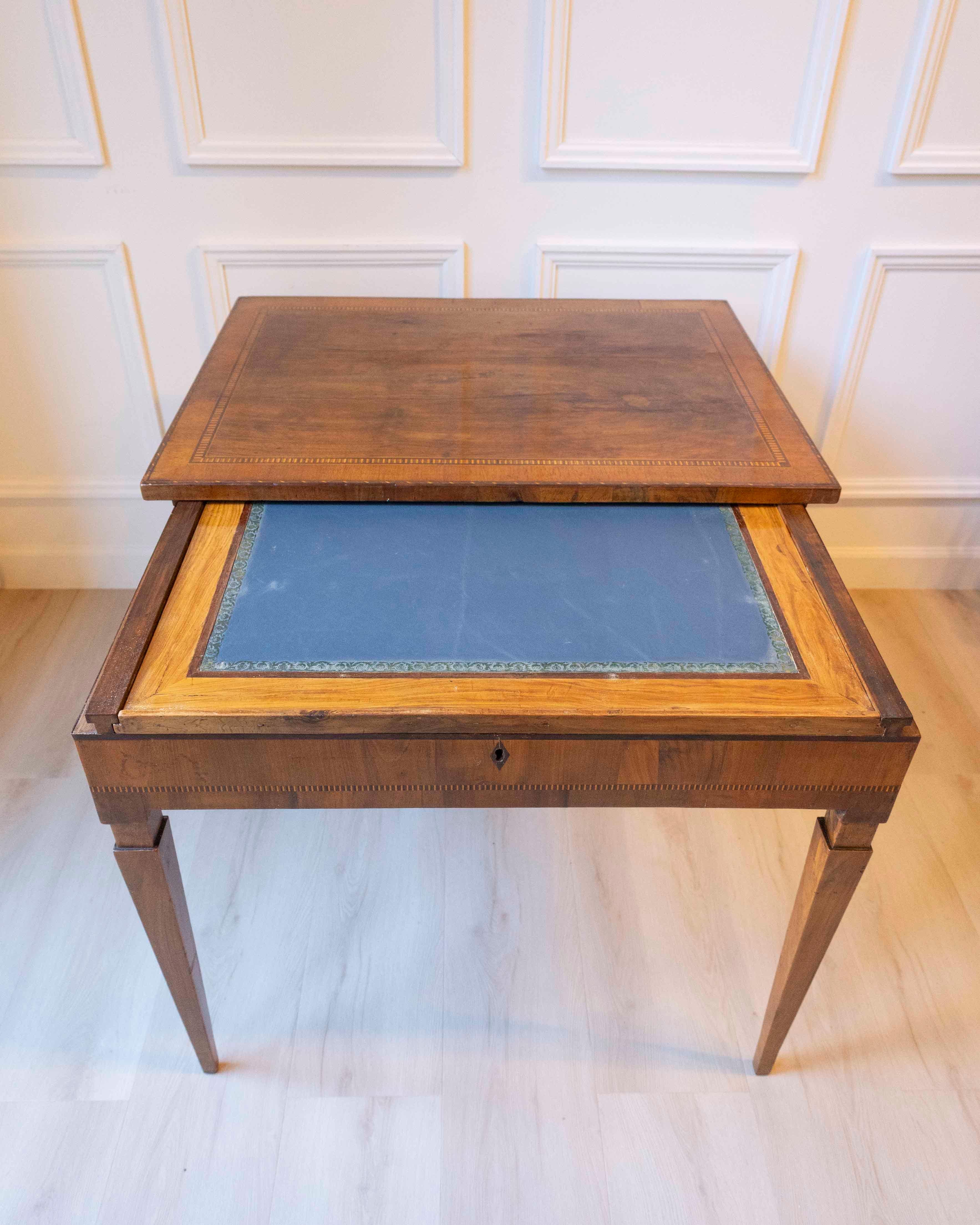 18th Century and Earlier Small Walnut Veneered Desk Inlaid With Different Woods, Tuscany, Late 18th Centu For Sale