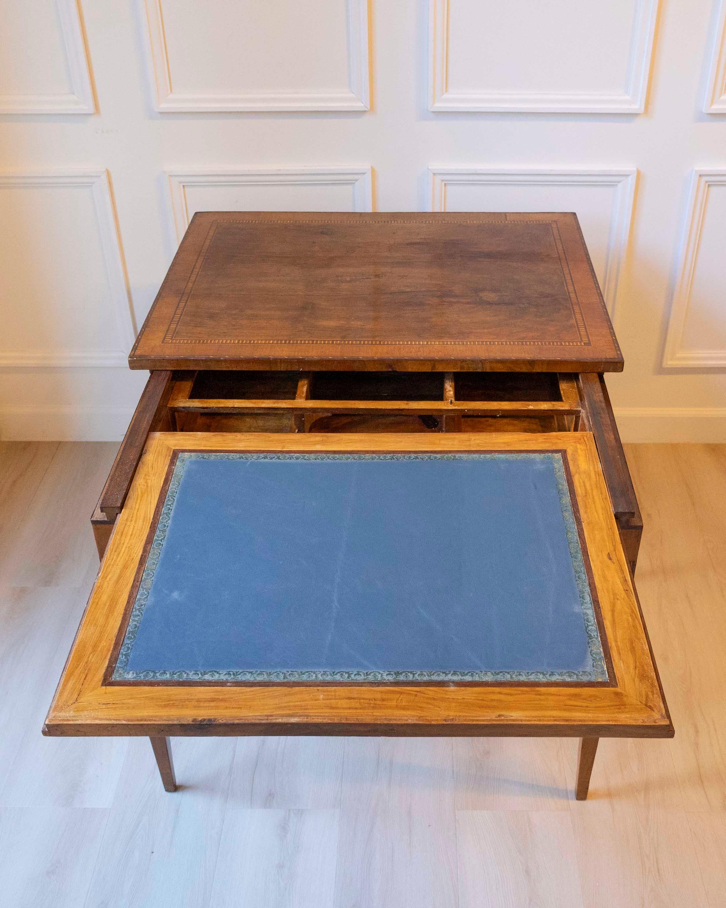 Small Walnut Veneered Desk Inlaid With Different Woods, Tuscany, Late 18th Centu For Sale 1
