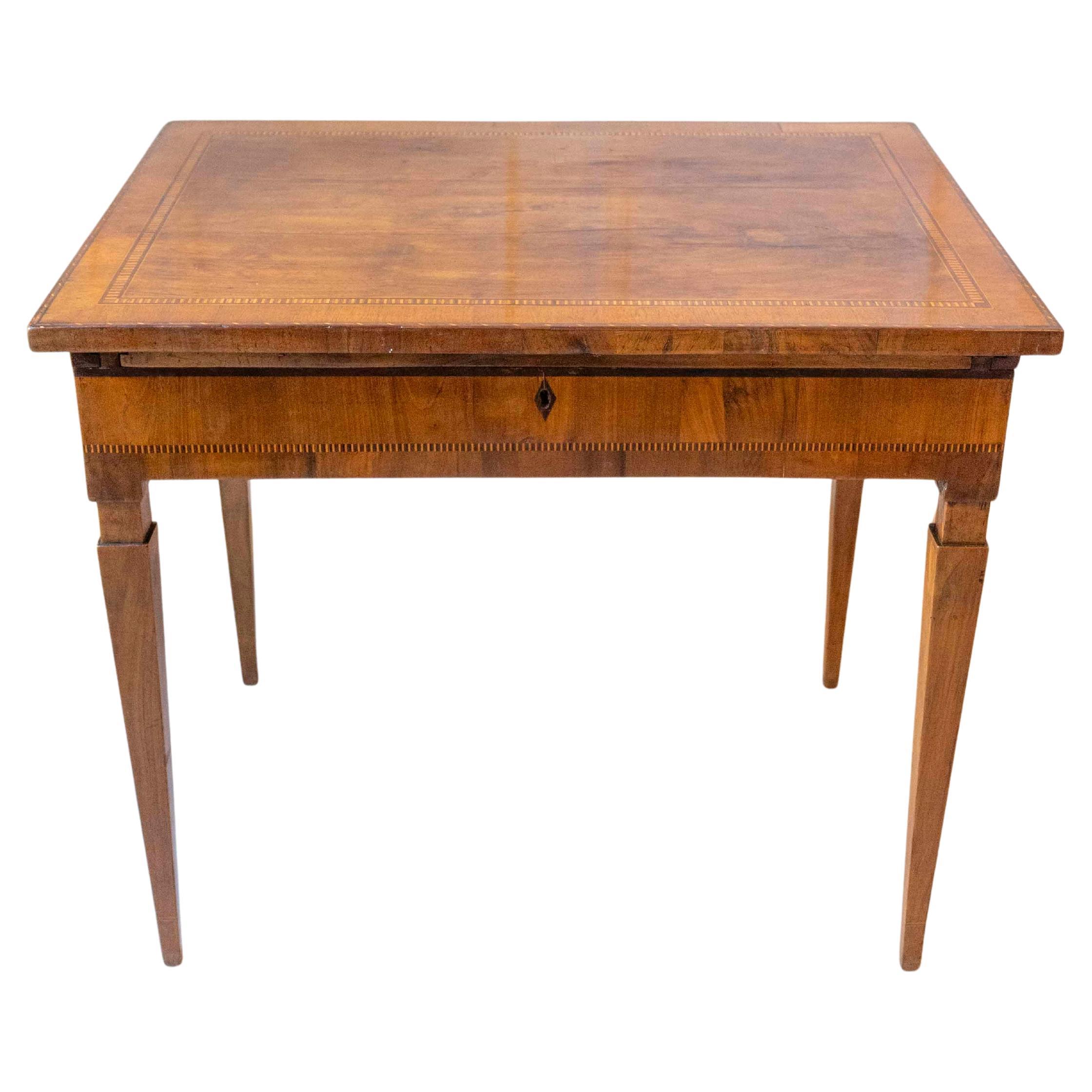 Small Walnut Veneered Desk Inlaid With Different Woods, Tuscany, Late 18th Centu For Sale