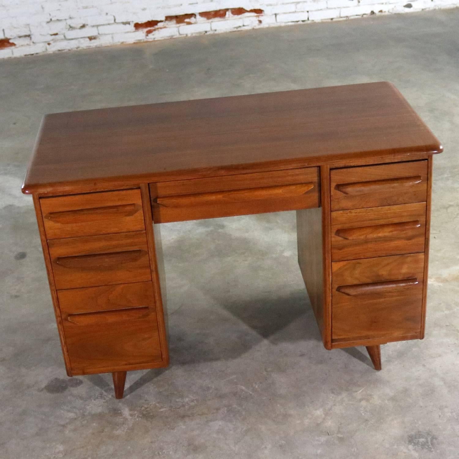 Small Walnut Writing Desk in the Manner of Carl Bissman In Good Condition In Topeka, KS