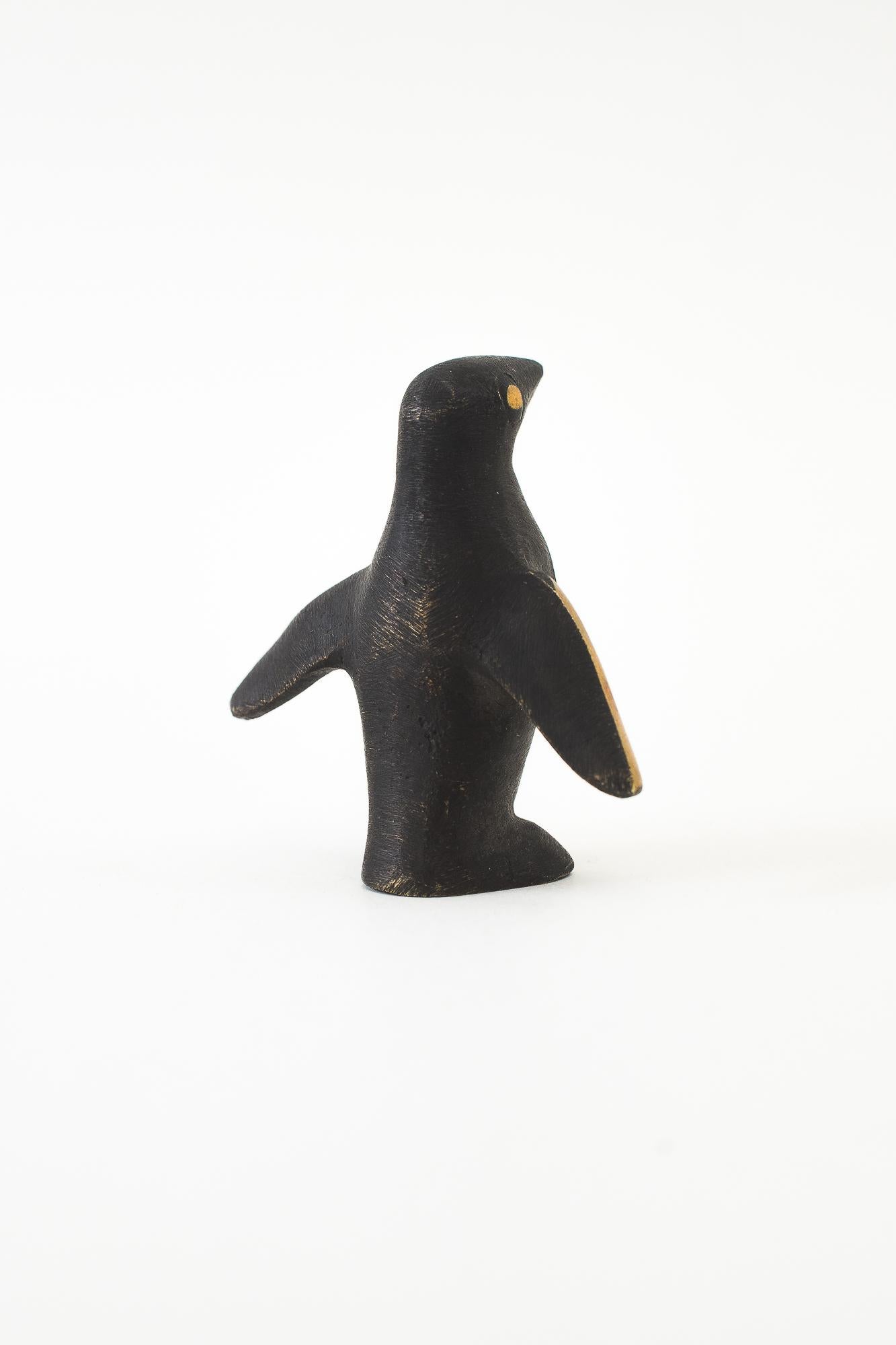 Mid-Century Modern Petite figurine de pingouin Walter Bosse Vienne vers les années 1950 ' Marquée ' en vente