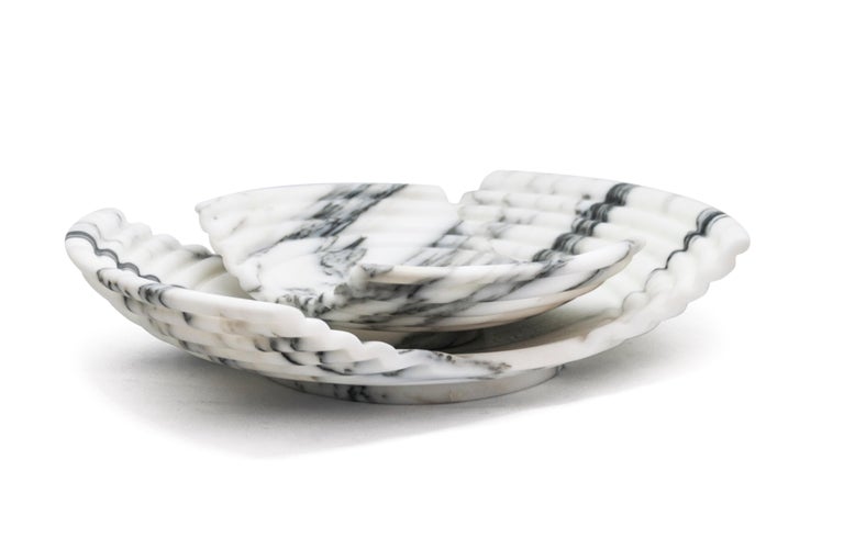 Hand-Crafted Handmade Small Striped Wave Tray in Arabescato Marble For Sale