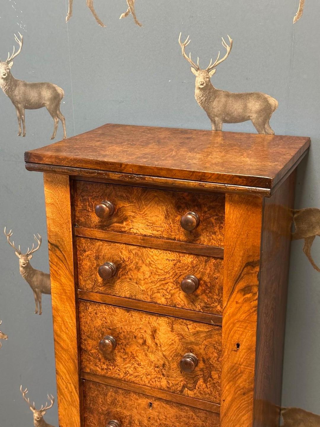 Early Victorian Small Wellington chest of drawers For Sale