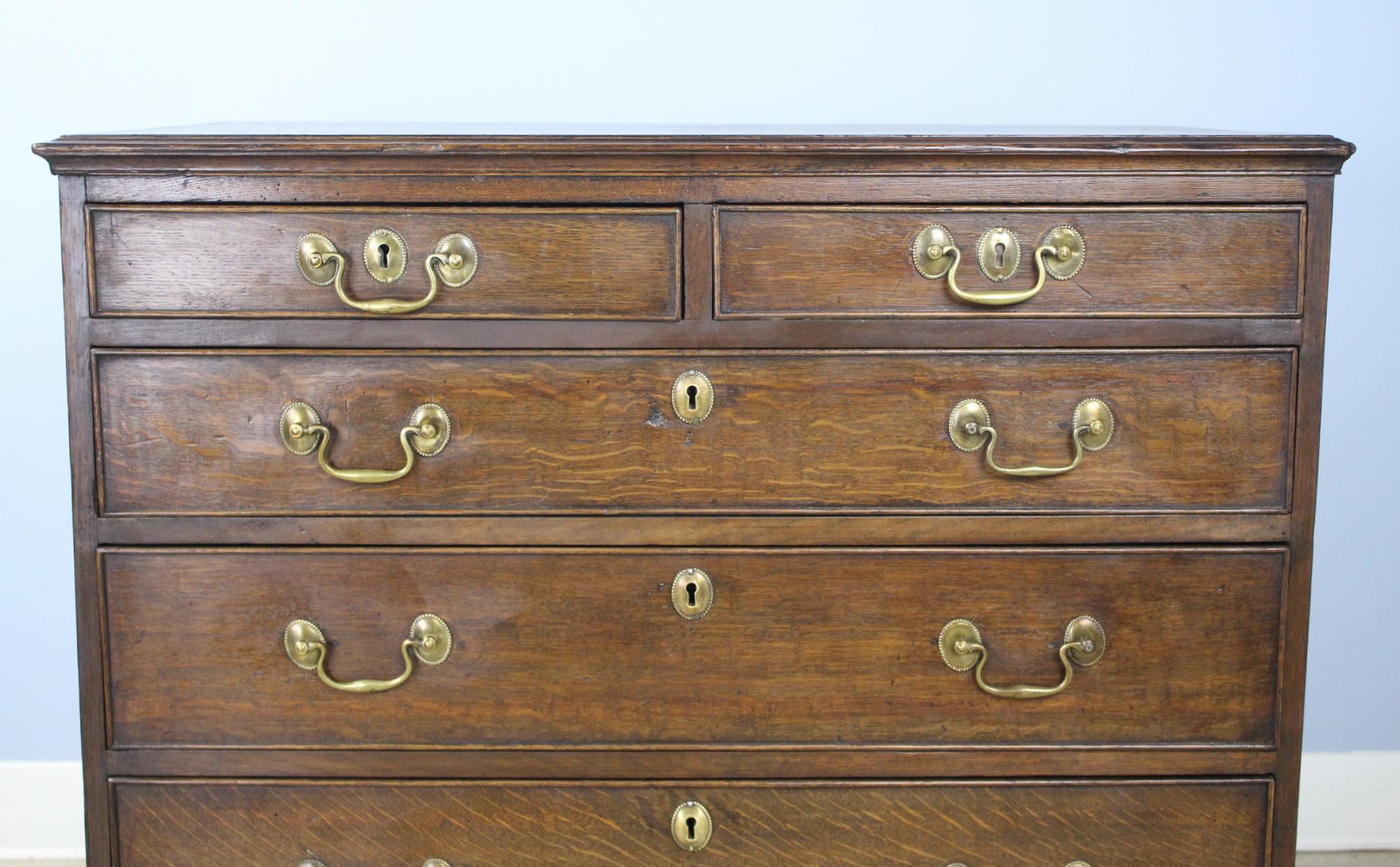 Small Welsh Period Oak Chest of Drawers, Original Hardware and Ogee Feet In Good Condition In Port Chester, NY