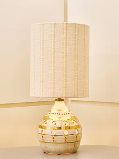 Petite lampe de table en céramique blanche et or de Georges Pelletier