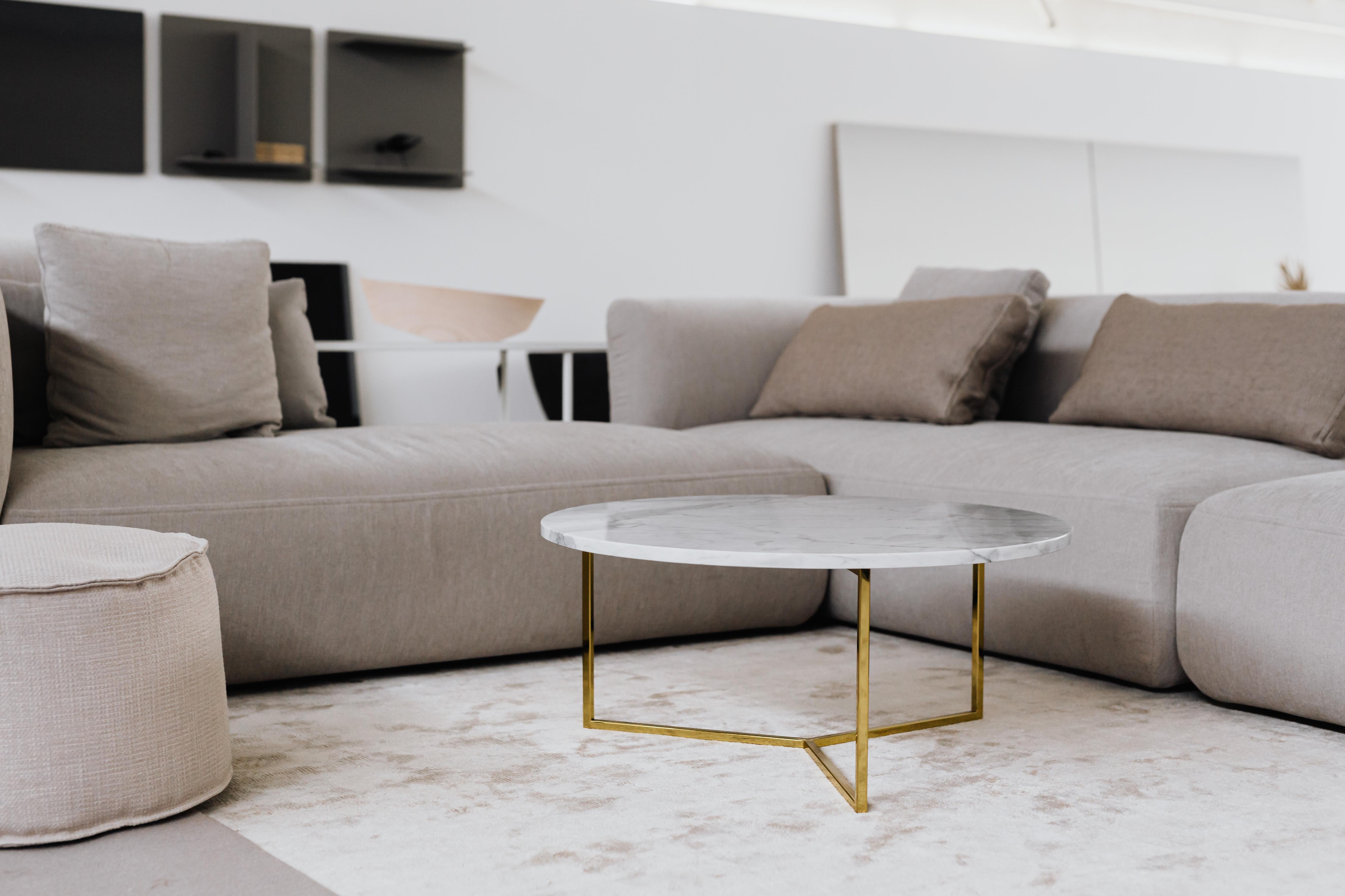 Post-Modern Small White Brass Oval Coffee Table by Un’common