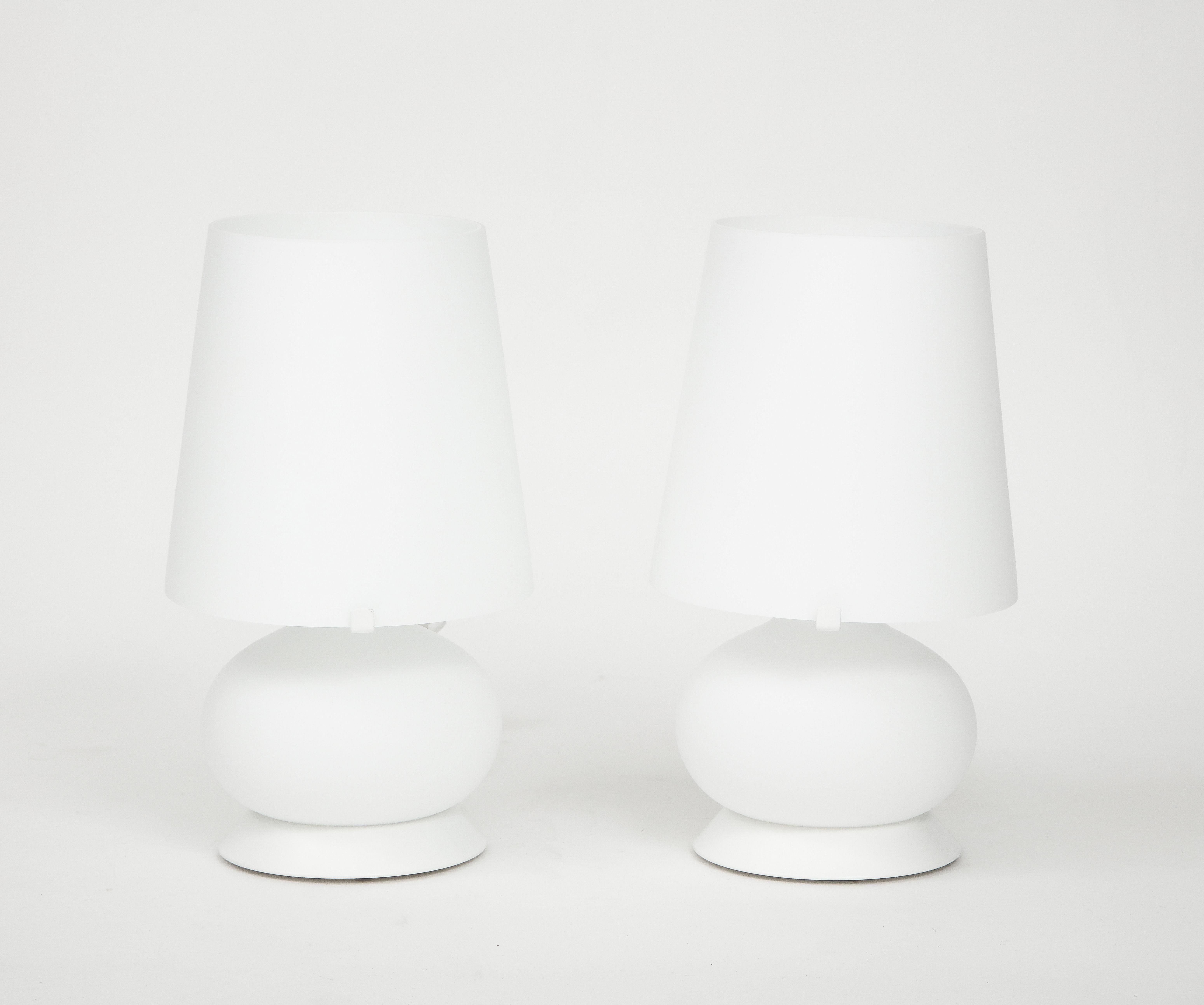 Small White Glass Table Lamps by Max Ingrand for Fontana Arte Model 1853, Italy For Sale 1
