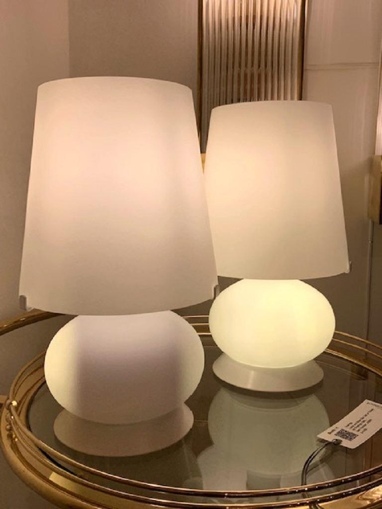 Small White Glass Table Lamps by Max Ingrand for Fontana Arte Model 1853, Italy For Sale 3