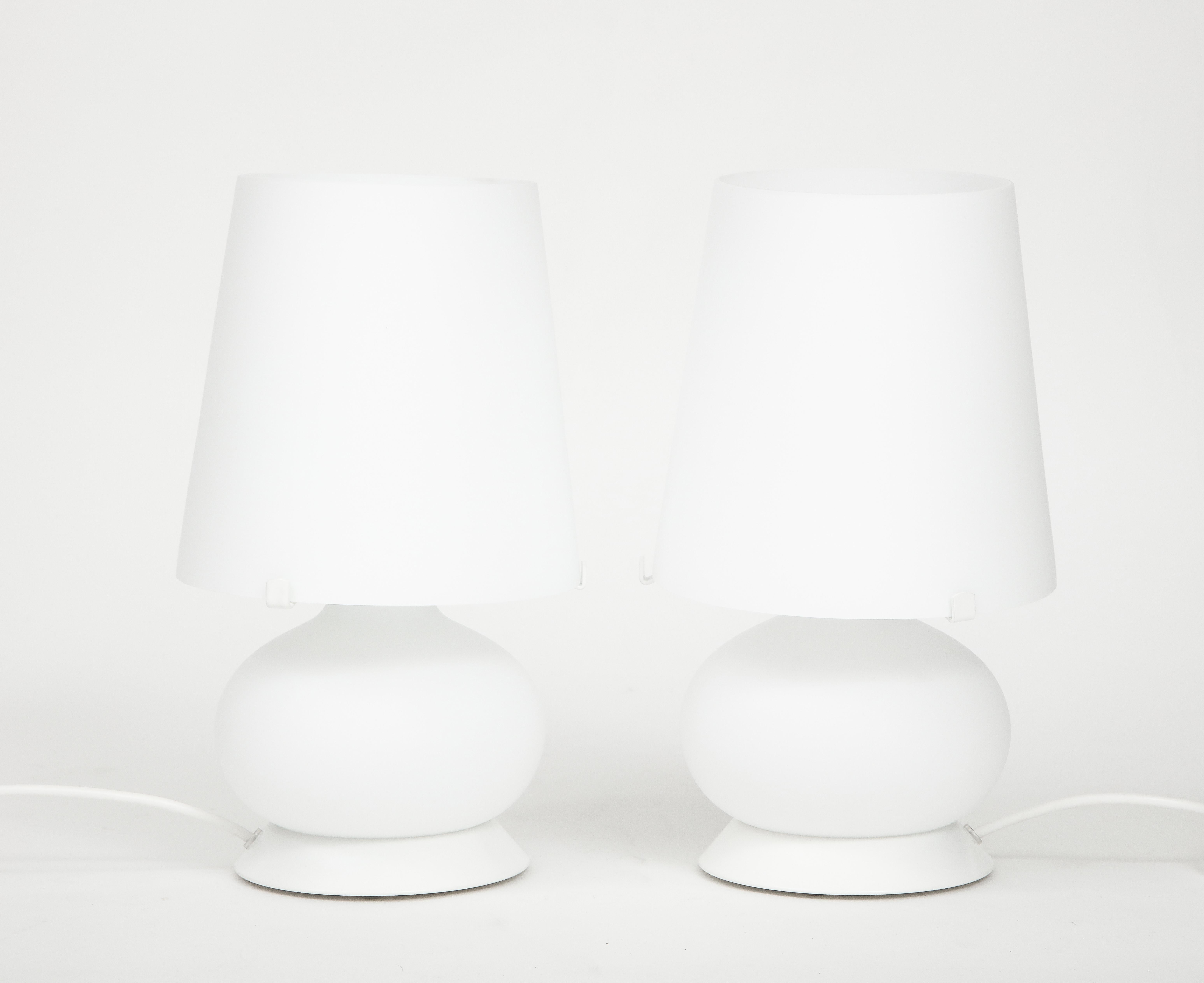 Mid-Century Modern Small White Glass Table Lamps by Max Ingrand for Fontana Arte Model 1853, Italy For Sale