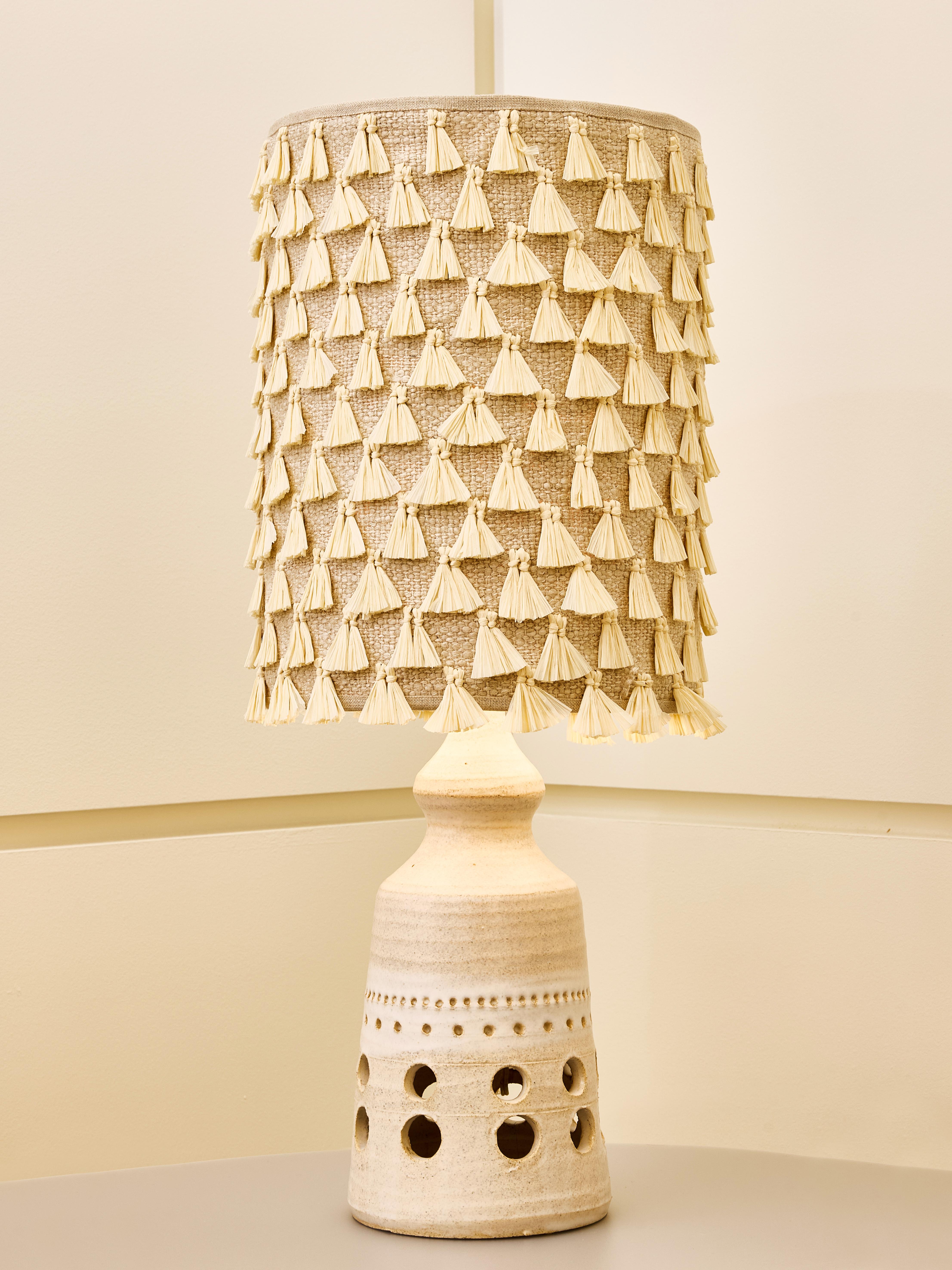 Mid-Century Modern Petite lampe de table Georges Pelletier en émail blanc en vente