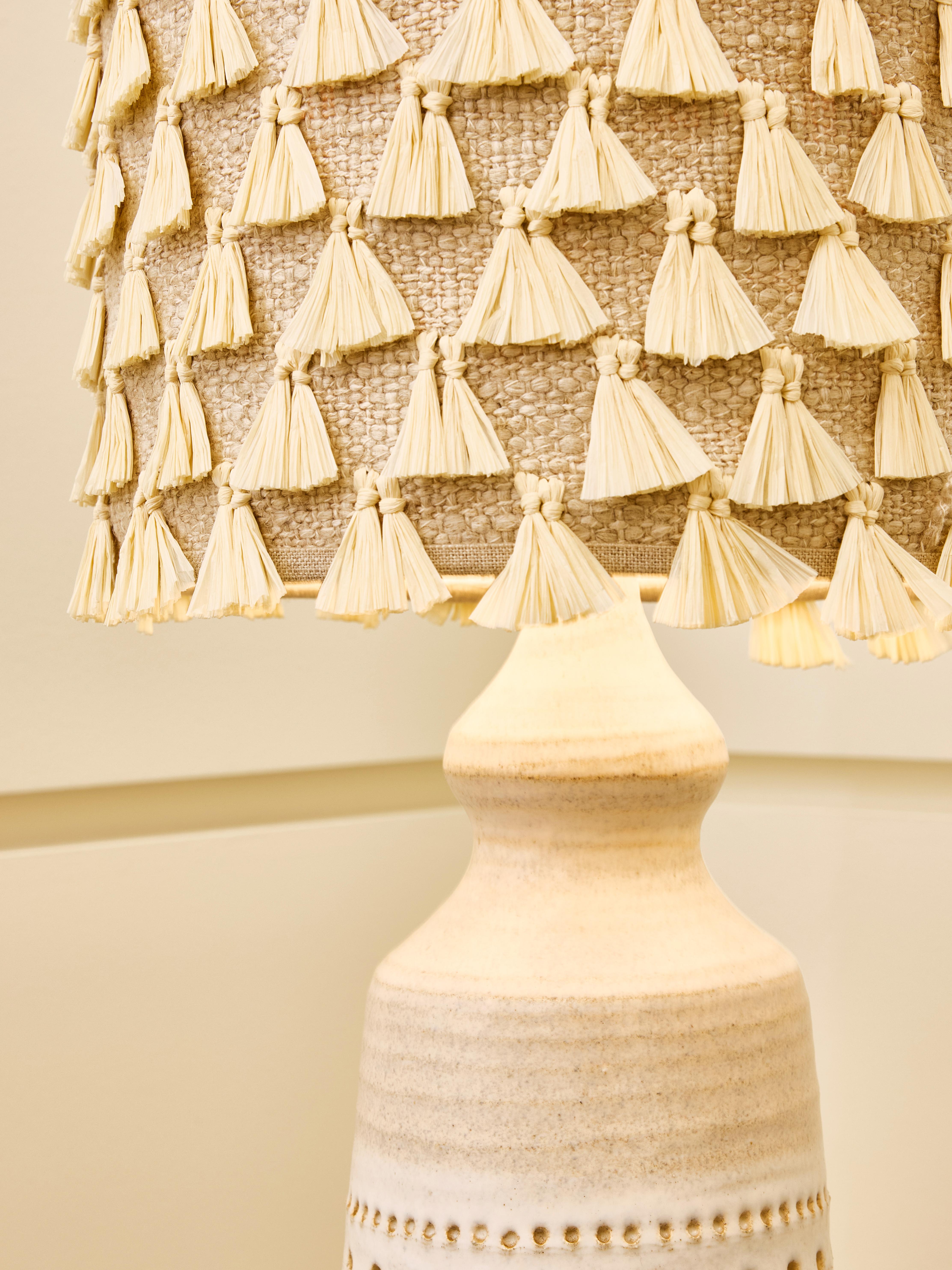 Français Petite lampe de table Georges Pelletier en émail blanc en vente