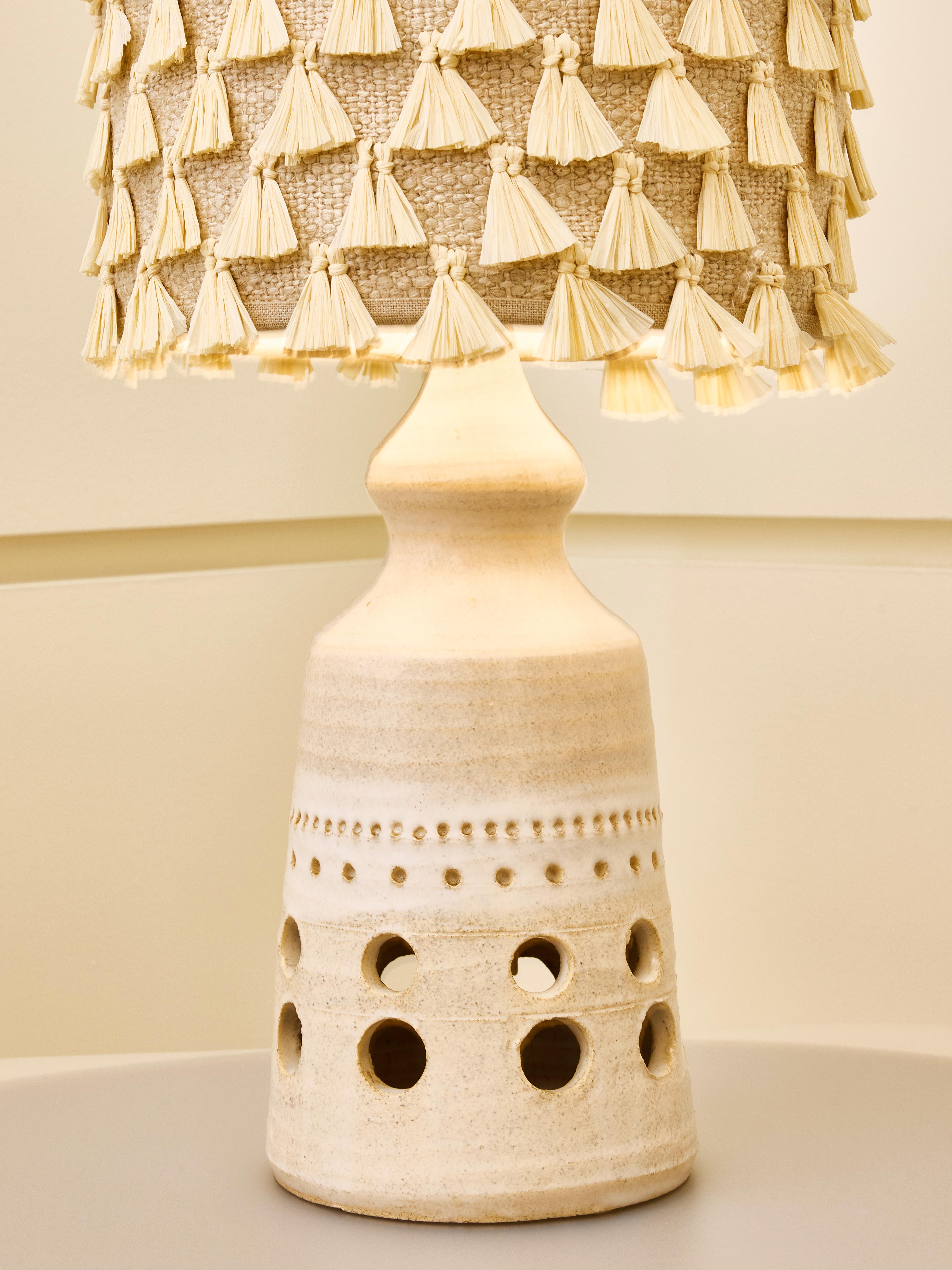 Petite lampe de table Georges Pelletier en émail blanc Bon état - En vente à Saint-Ouen, IDF