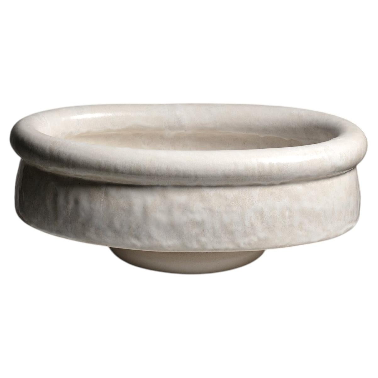 Piccola tazza in gres smaltato bianco di Clémentine Dupré, 2026.