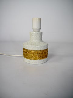Piccola lampada da tavolo in ceramica bianca e dorata, di Aldo Londi per Bitossi, Italia anni '60