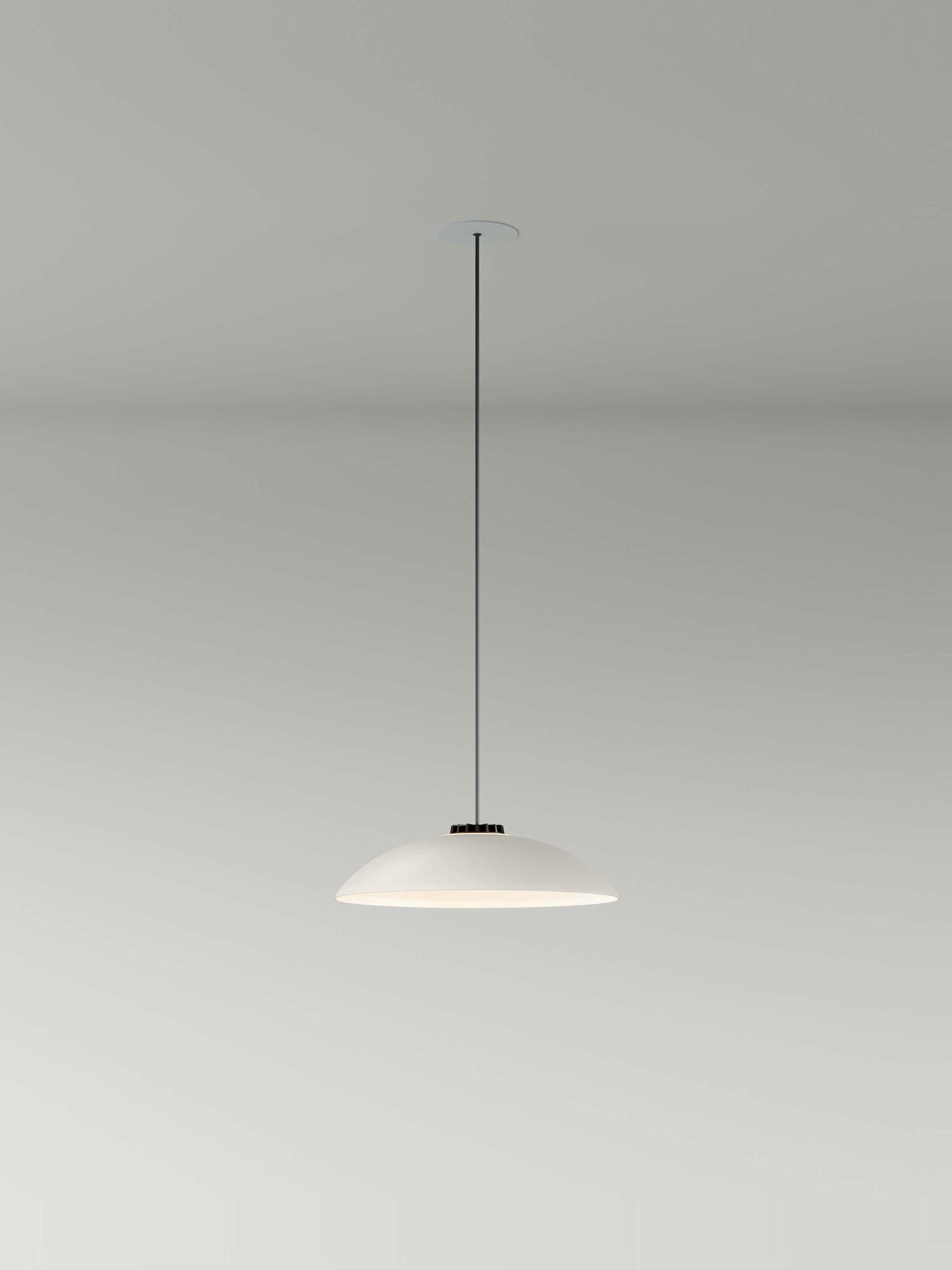 Small white headhat plate pendant lamp by Santa & Cole.
Dimensions: D 35 x H 9 cm.
Materials: Metal.
Cable lenght: 3mts.
Available in other colors and sizes. Available in 2 cable lengths: 3mts, 8mts.
Availalble in 2 canopy colors: black or