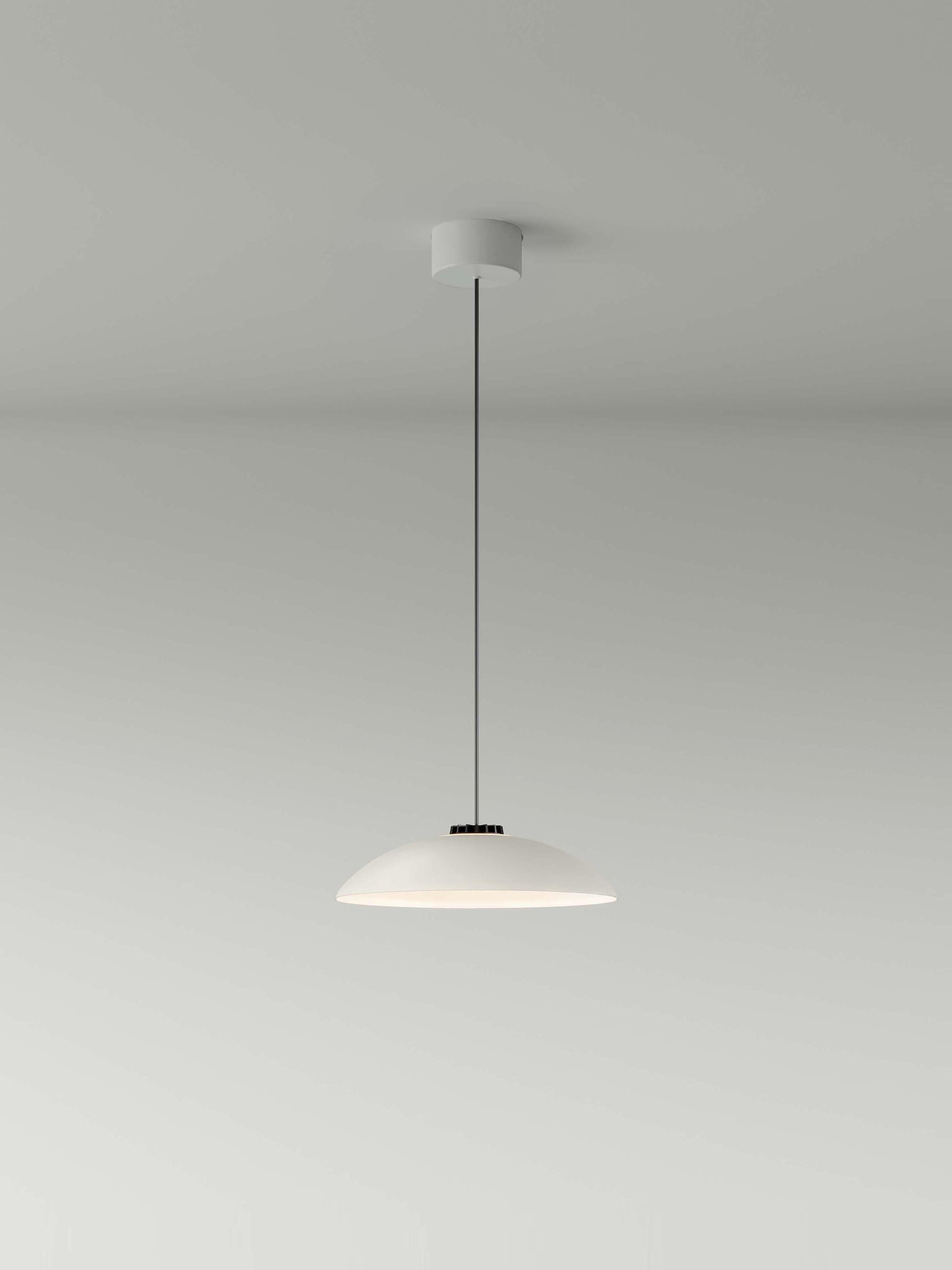 Moderne Petite lampe suspendue blanche à plaque en forme de tête de mort par Santa & Cole en vente
