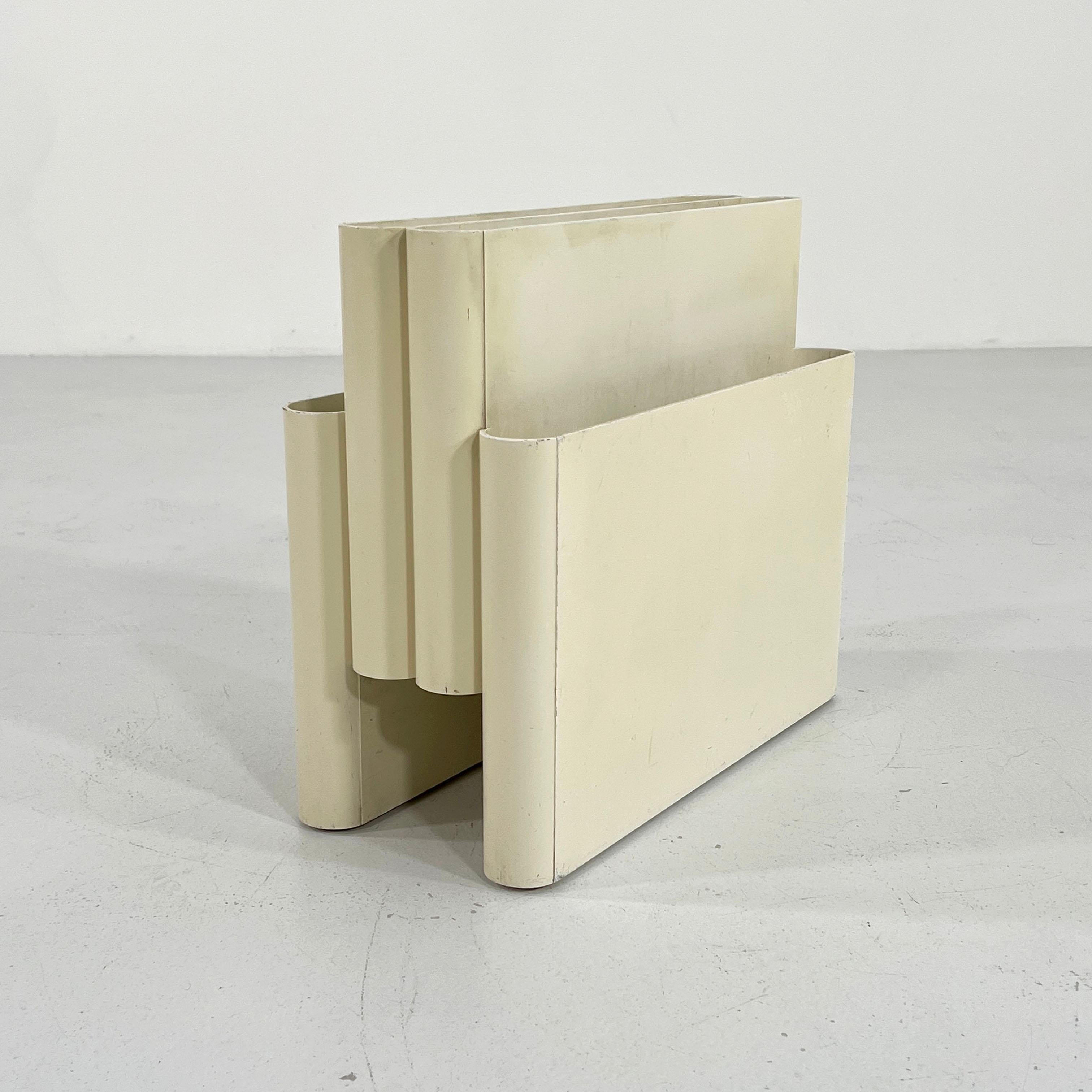Small White Magazine Rack by Giotto Stoppino for Kartell, 1970s In Good Condition In Ixelles, Bruxelles