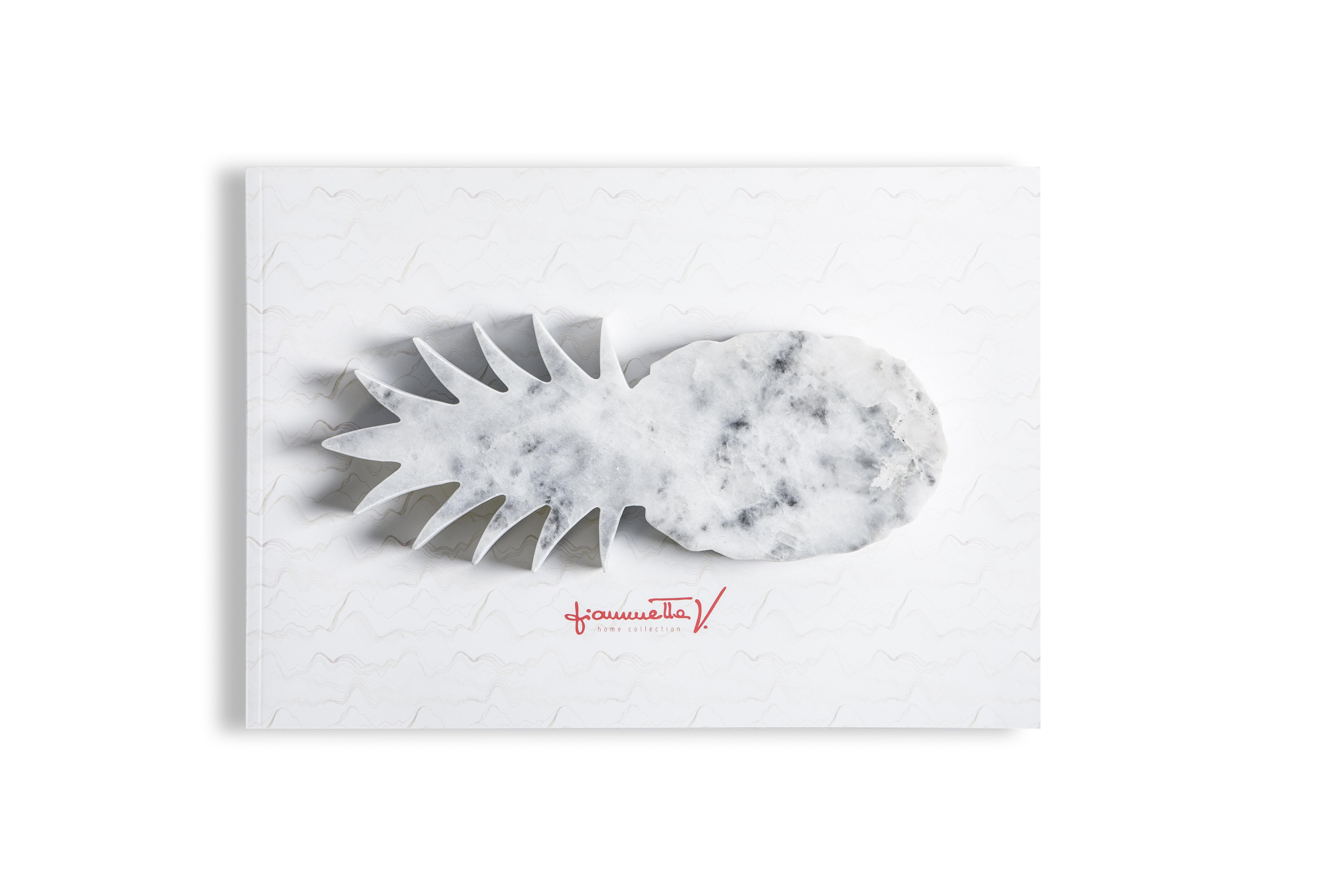 Handgefertigter Briefbeschwerer aus weißem Carrara-Marmor mit Ananasform, handgefertigt (Italienisch) im Angebot