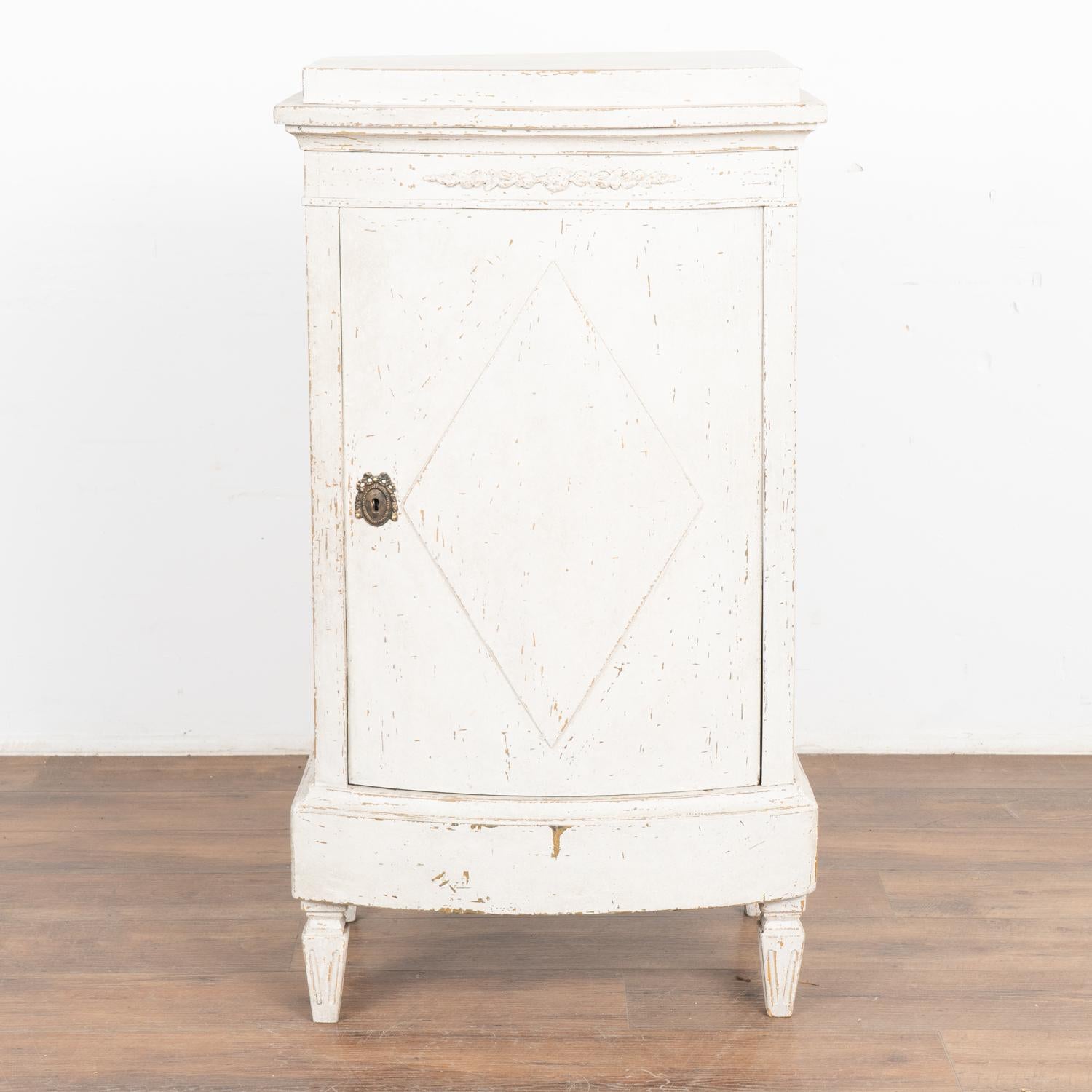 Small White Painted Swedish Bow Front Cabinet, circa 1860 In Good Condition For Sale In Round Top, TX