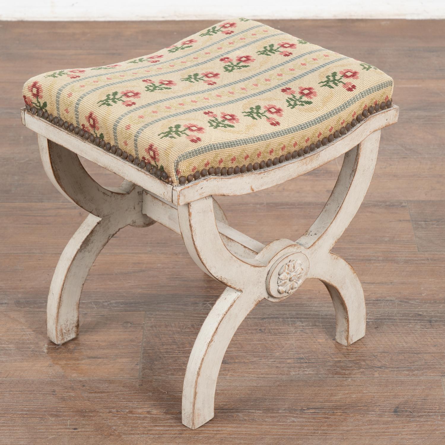 Small White Swedish Stool or Footrest, circa 1900's For Sale 3