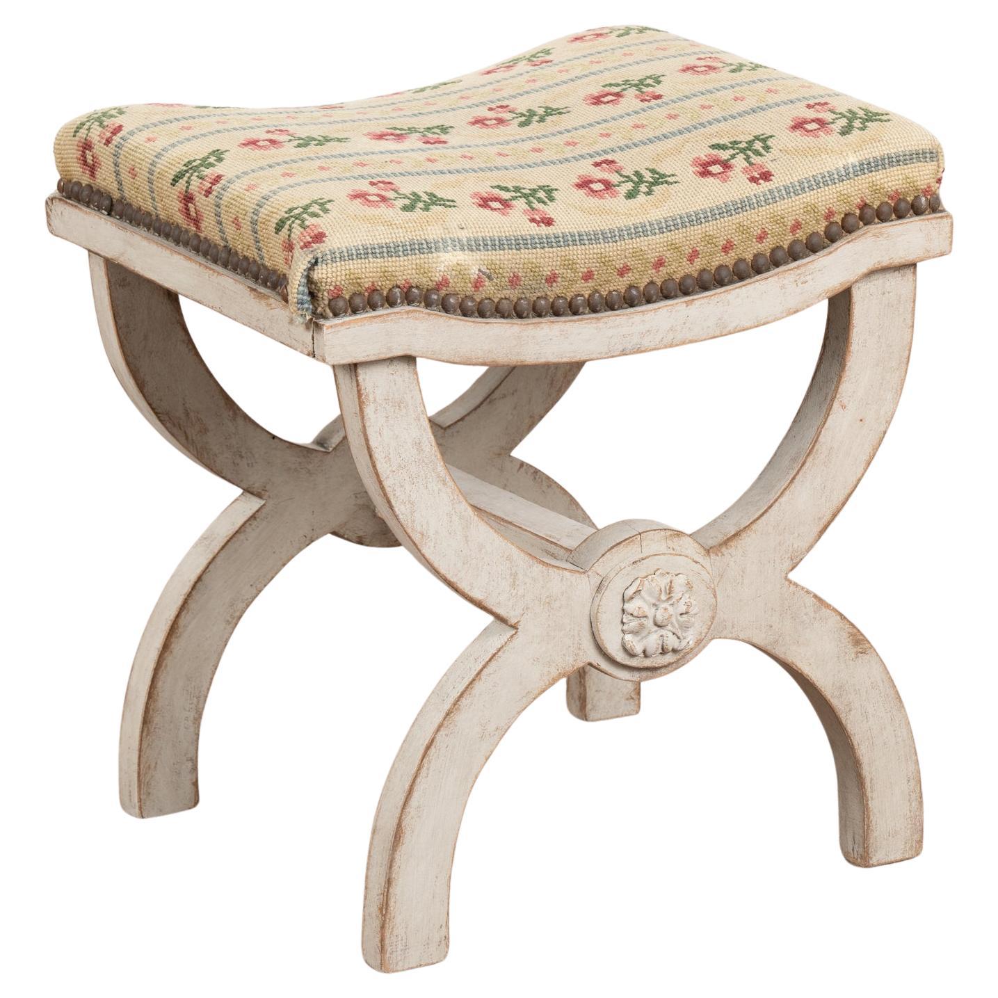 Petit tabouret ou repose-pieds suédois blanc, vers 1900