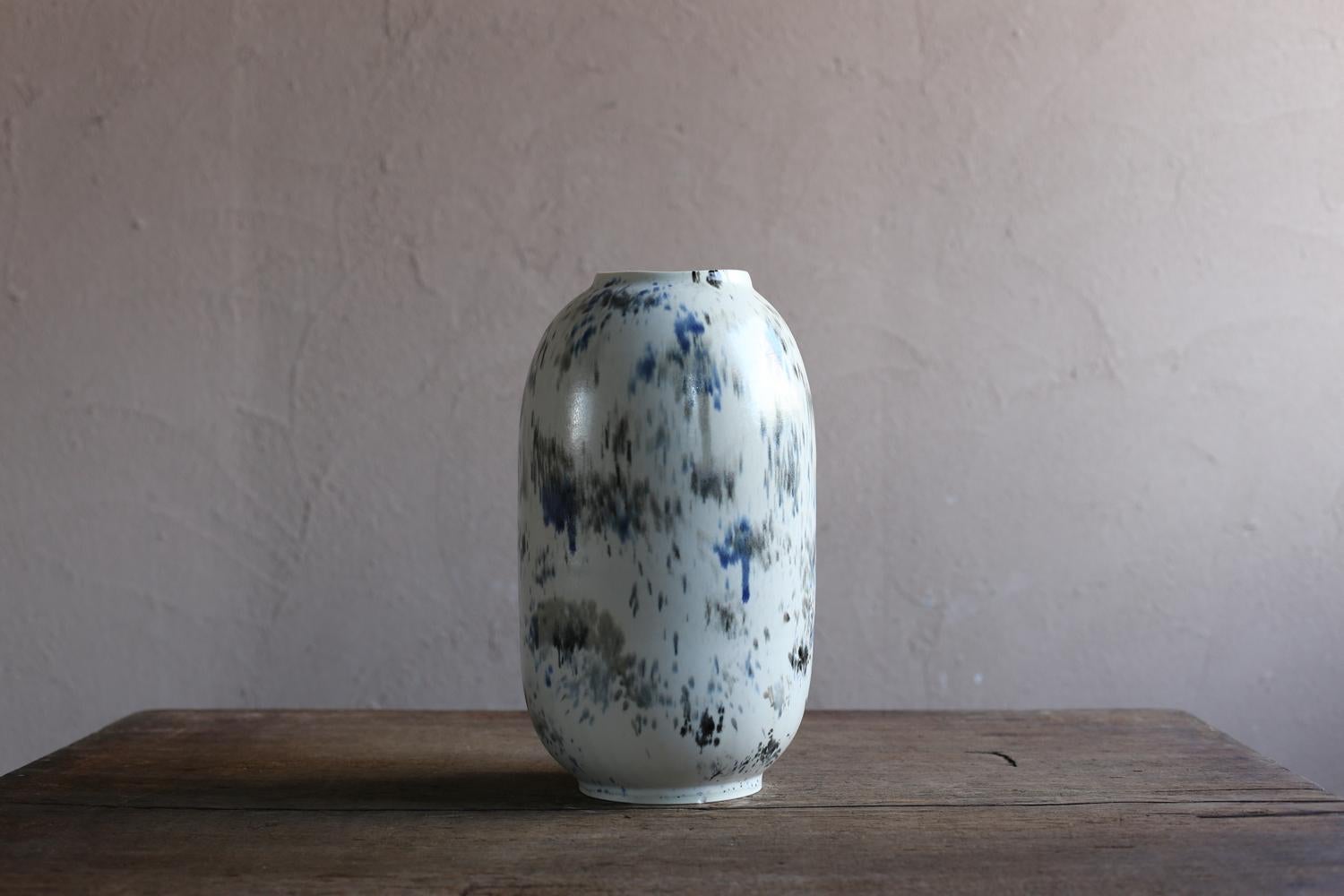 Petit vase blanc avec peinture abstraite de Scarlet Pottery Bon état - En vente à Sammu-shi, Chiba