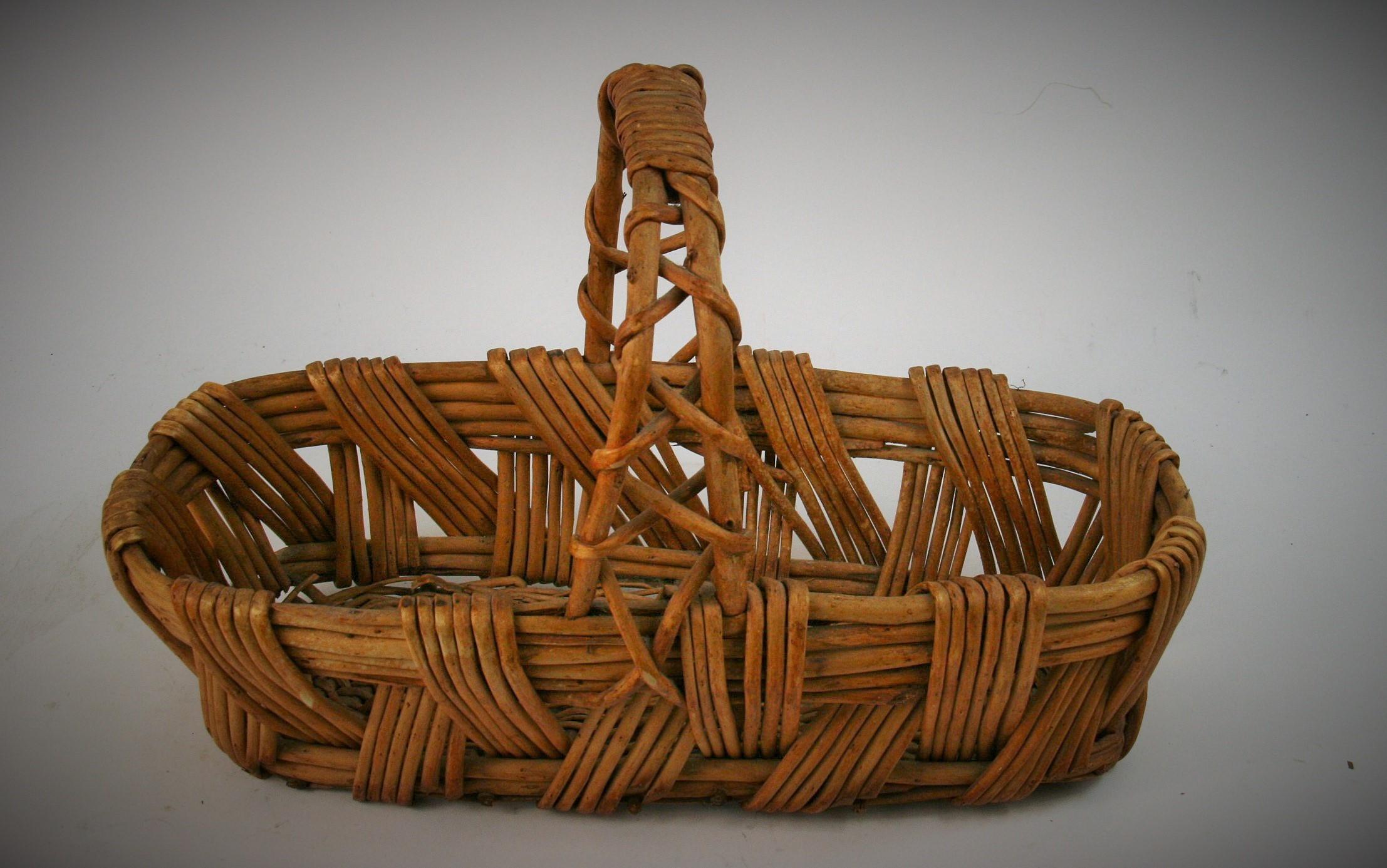 Small Willow Wicker Basket/Folk Art 1