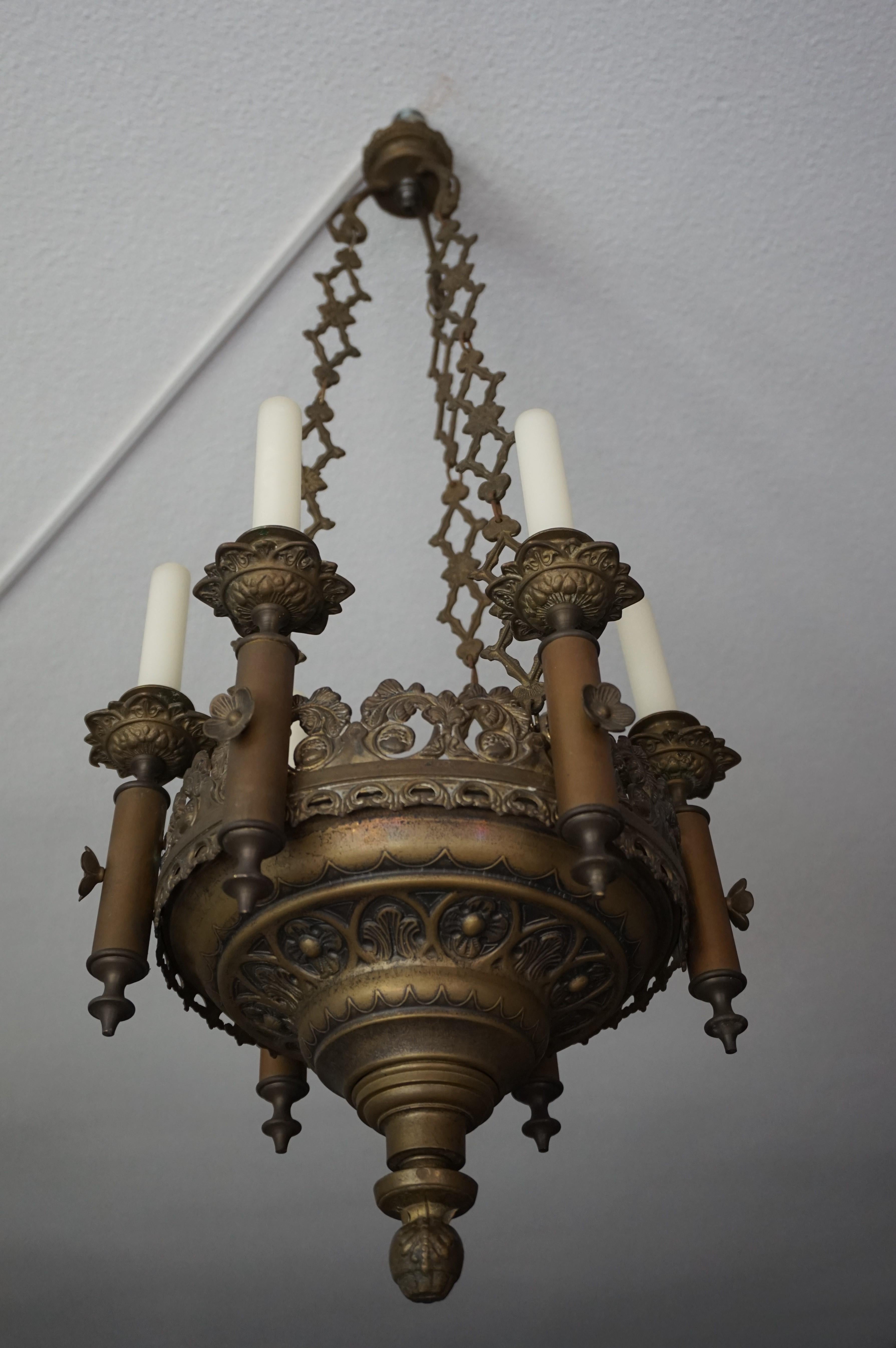 Beautiful and meaningful little work of religious art for a serene atmosphere.

This small size and compact church candle chandelier is perfect for creating a spiritual atmosphere. It comes with a number of stylized Gothic trefoil and quatrefoil